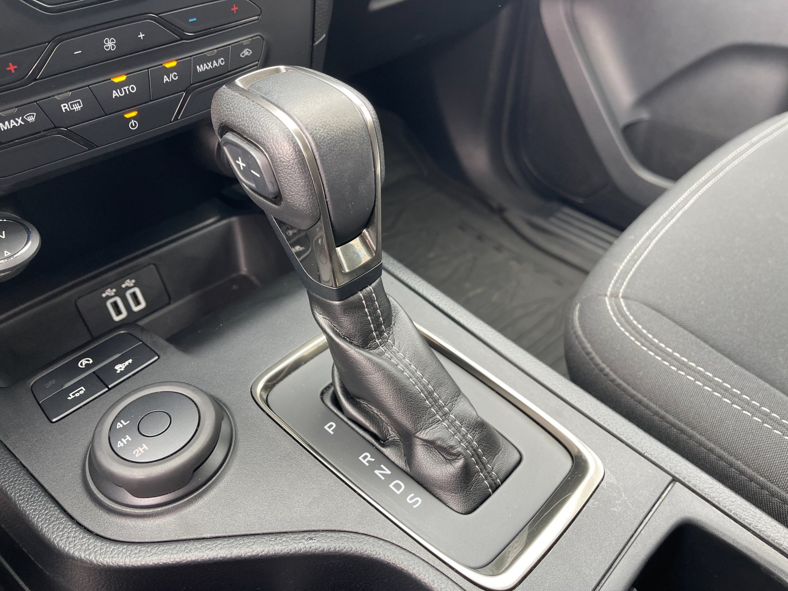 Used 2020 Oxford White Ford XLT image 23