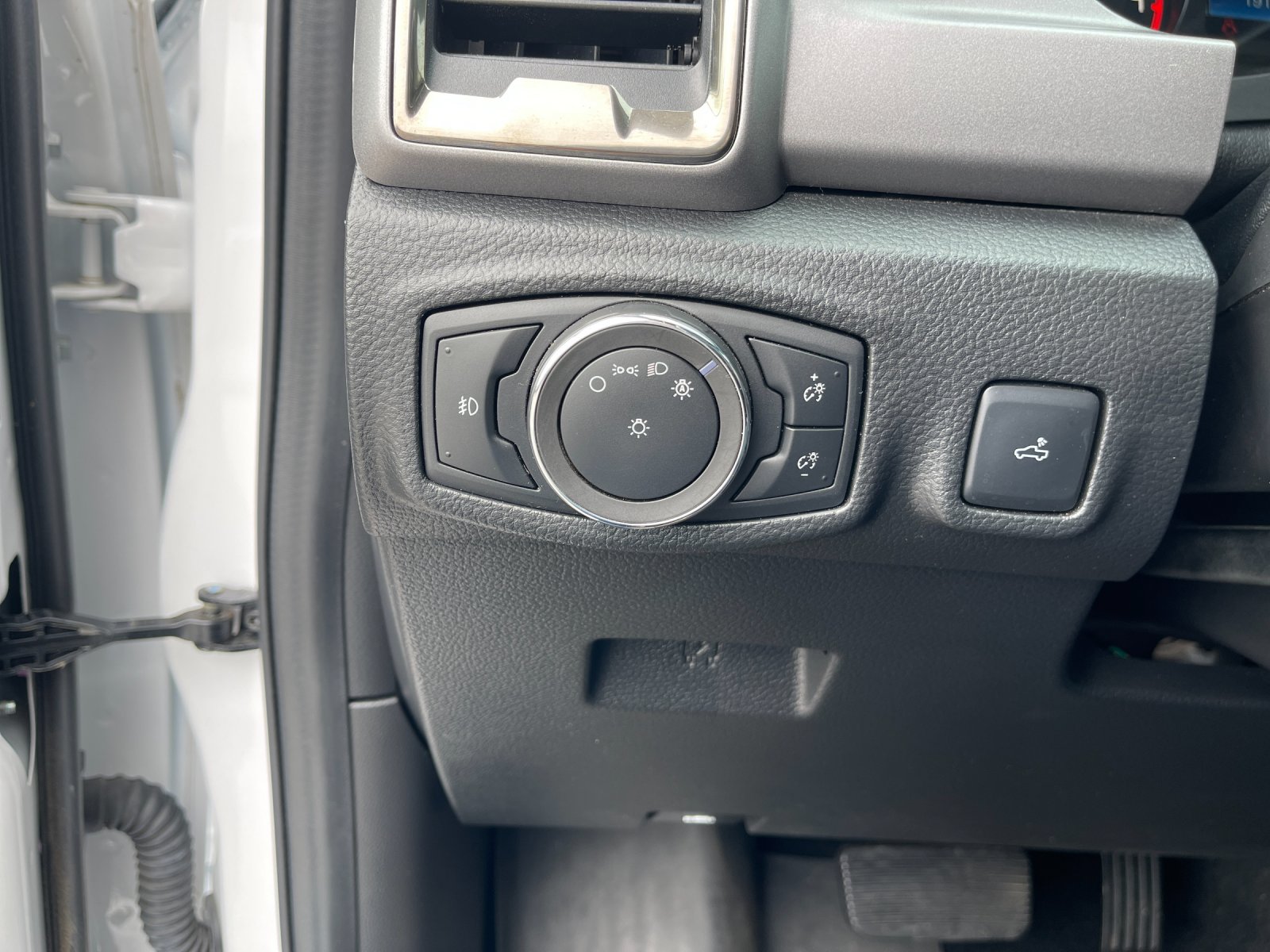Used 2020 Oxford White Ford XLT image 30