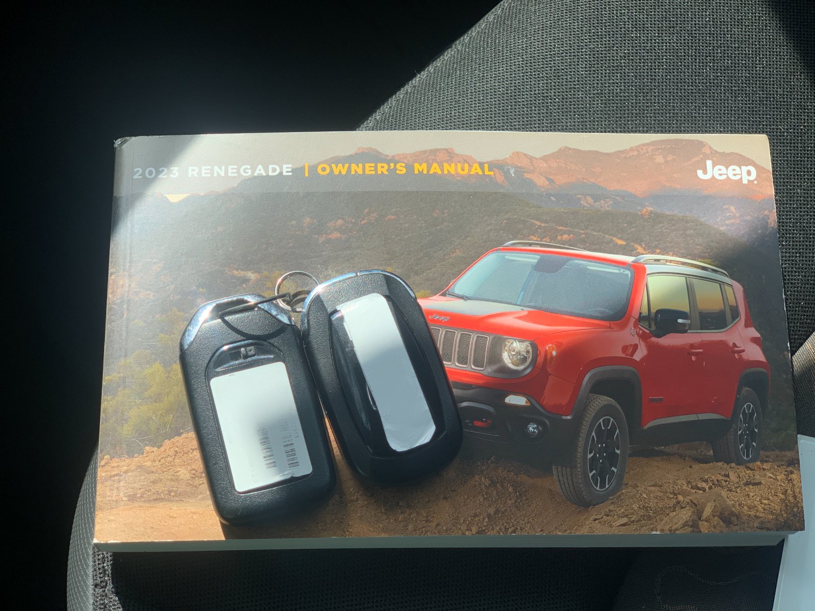 Used 2023 Gray Jeep Latitude image 10