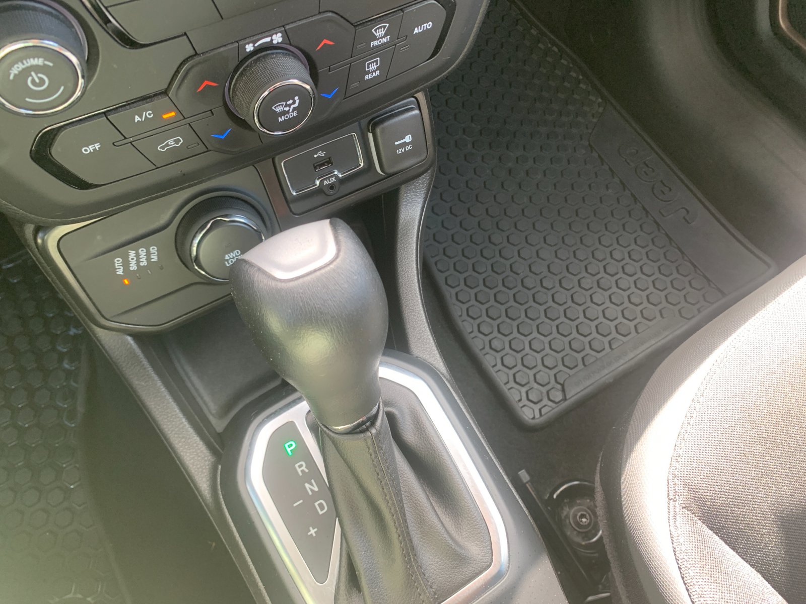 Used 2023 Gray Jeep Latitude image 26
