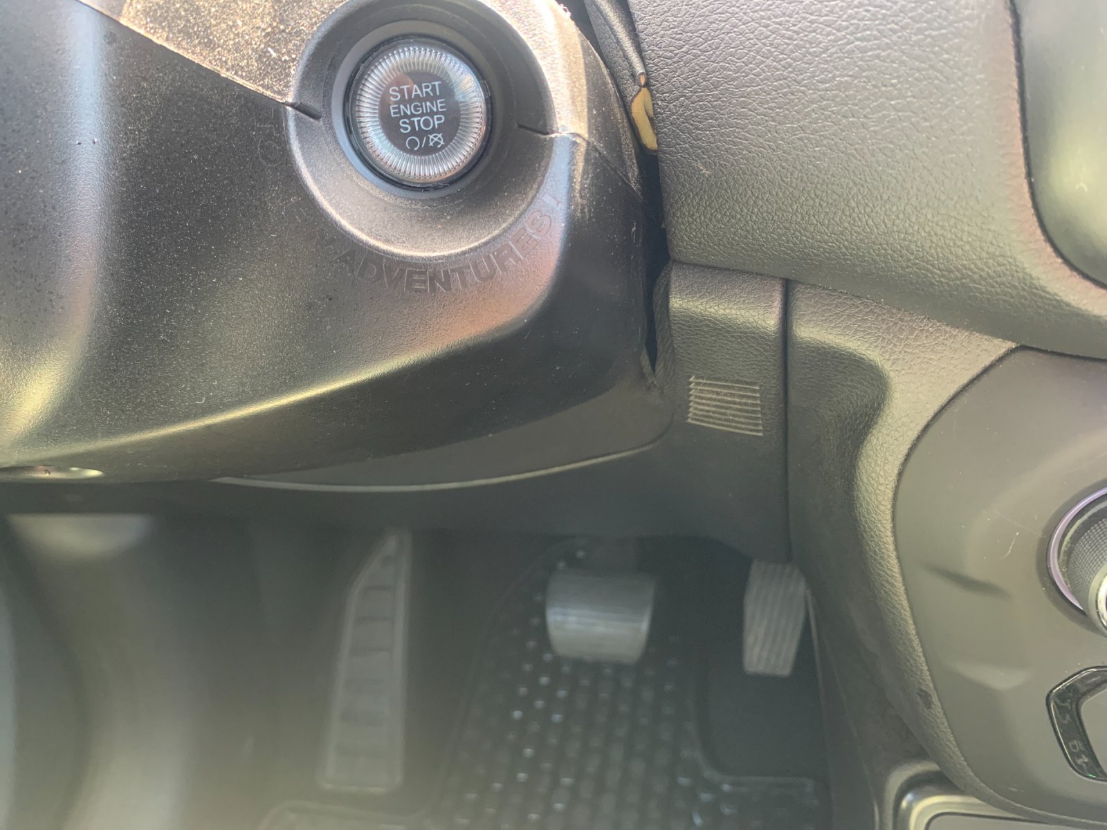 Used 2023 Gray Jeep Latitude image 27