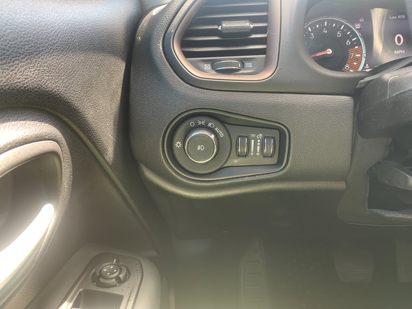 Used 2023 Gray Jeep Latitude image 33