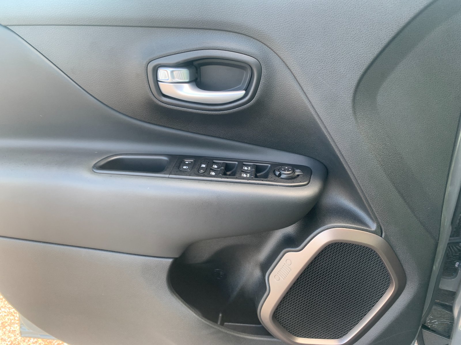 Used 2023 Gray Jeep Latitude image 13
