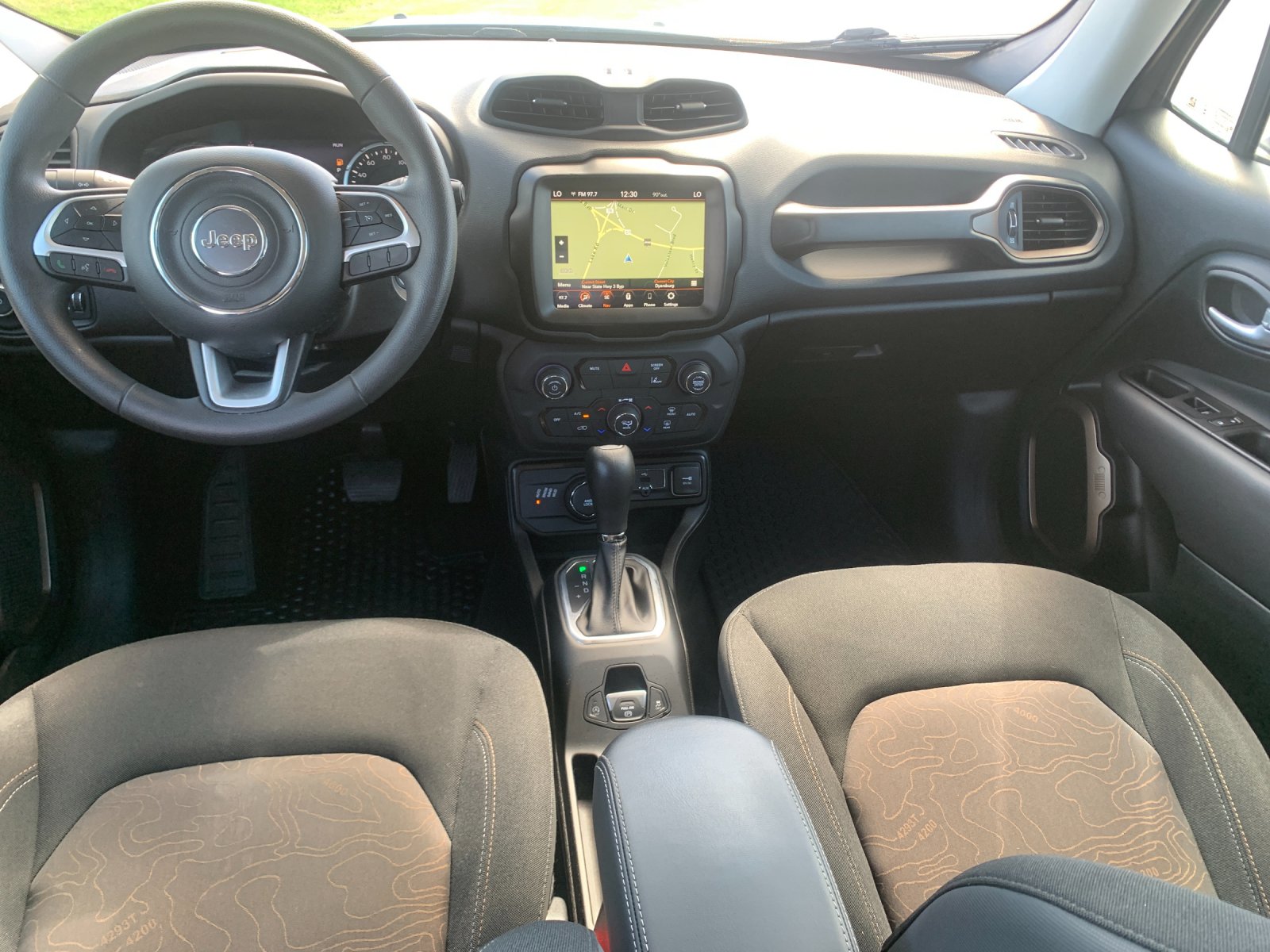 Used 2023 Gray Jeep Latitude image 17