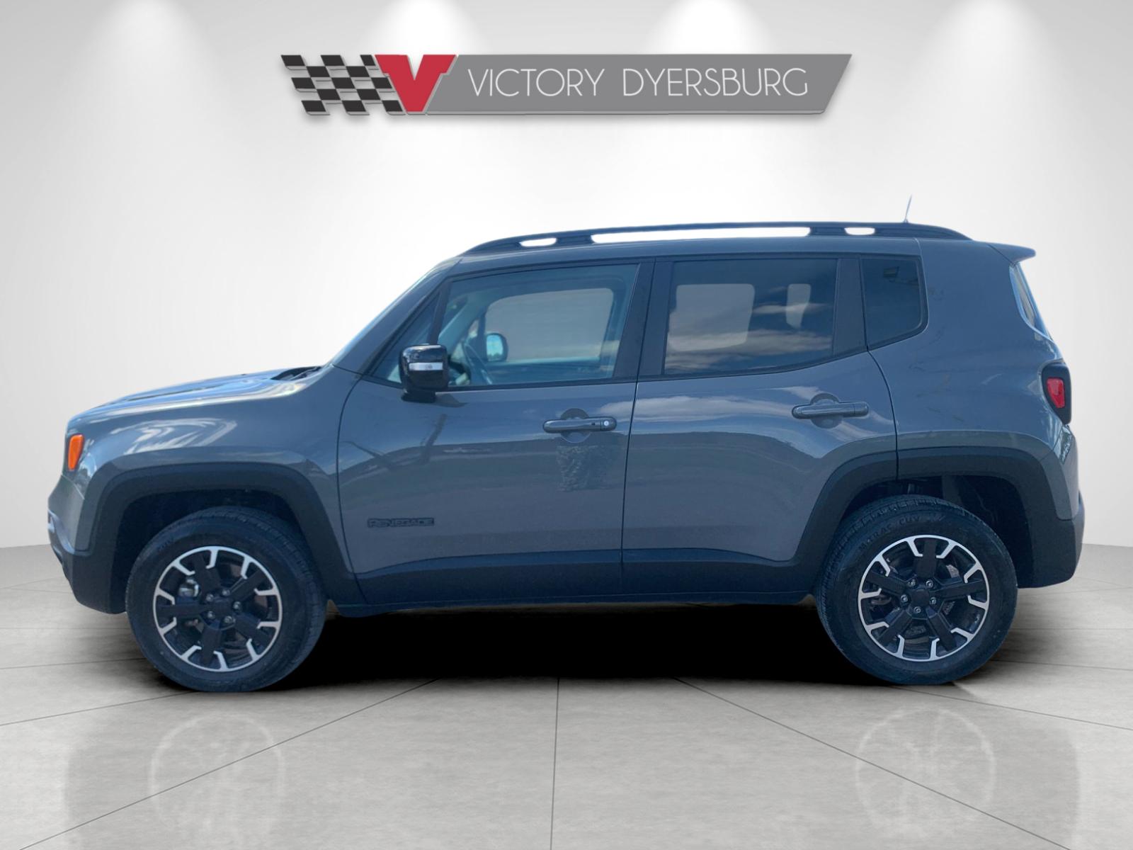 Used 2023 Gray Jeep Latitude image 7