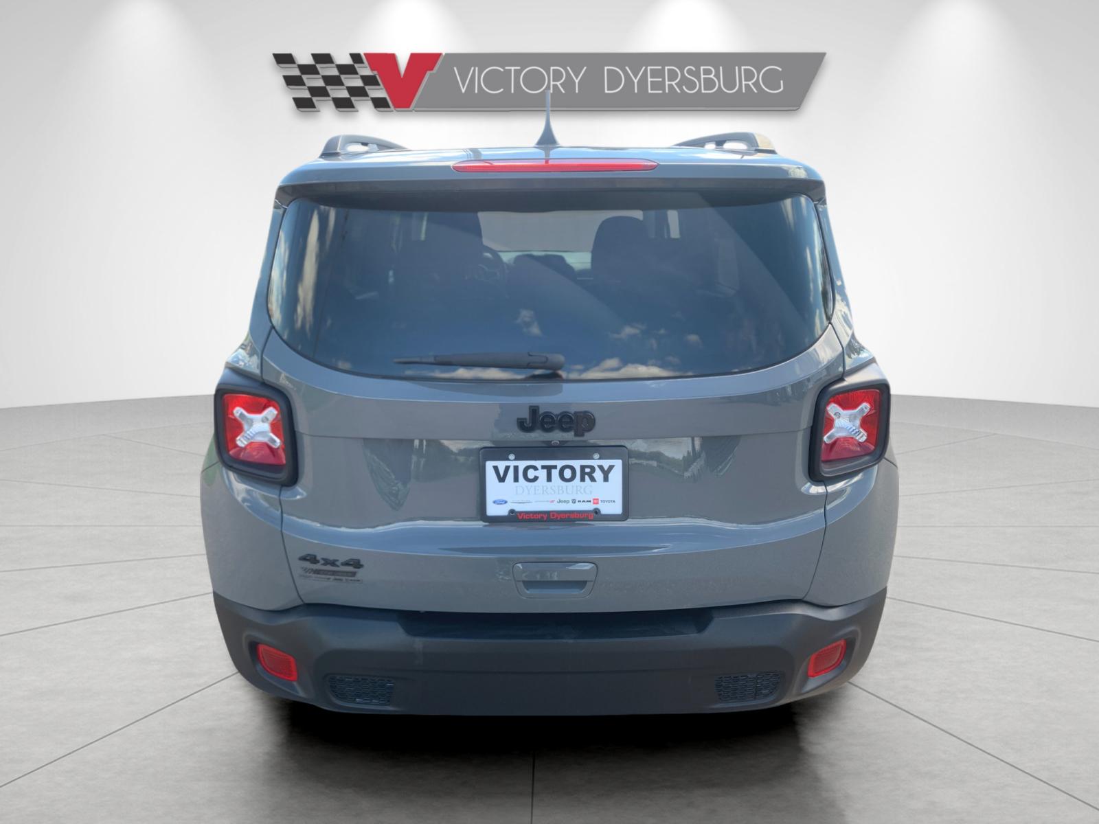 Used 2023 Gray Jeep Latitude image 5