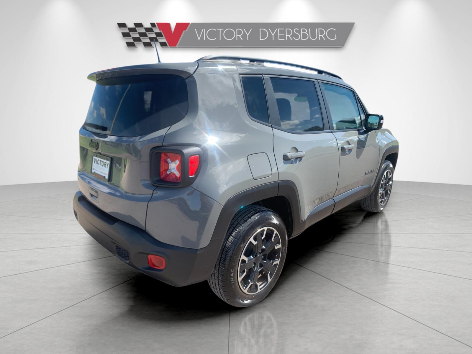 Used 2023 Gray Jeep Latitude image 4