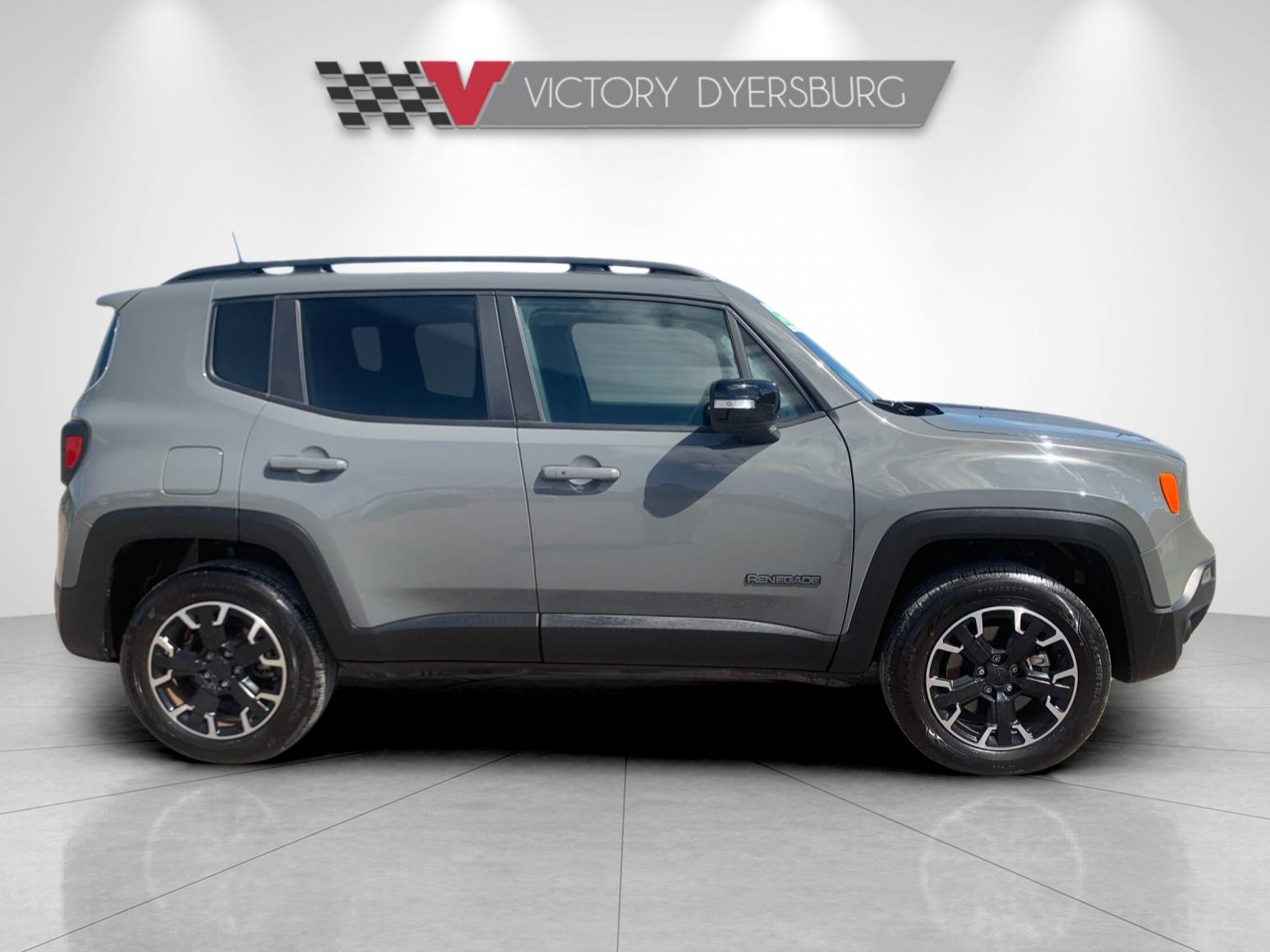 Used 2023 Gray Jeep Latitude image 3