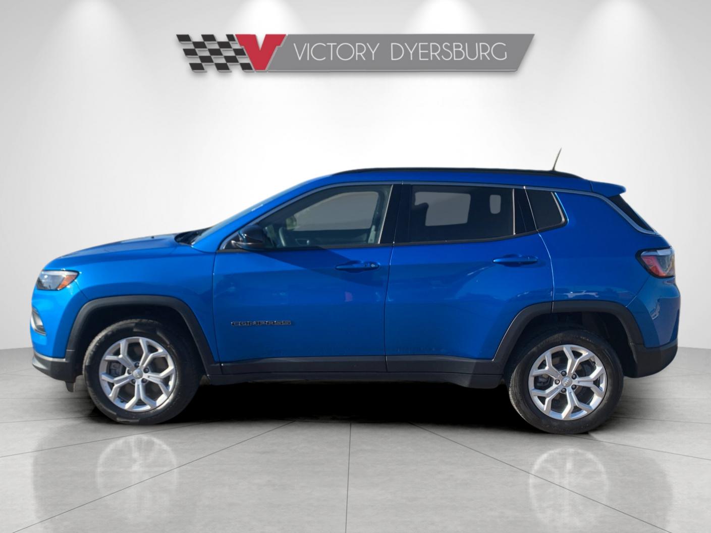 Used 2024 Blue Jeep Latitude image 7