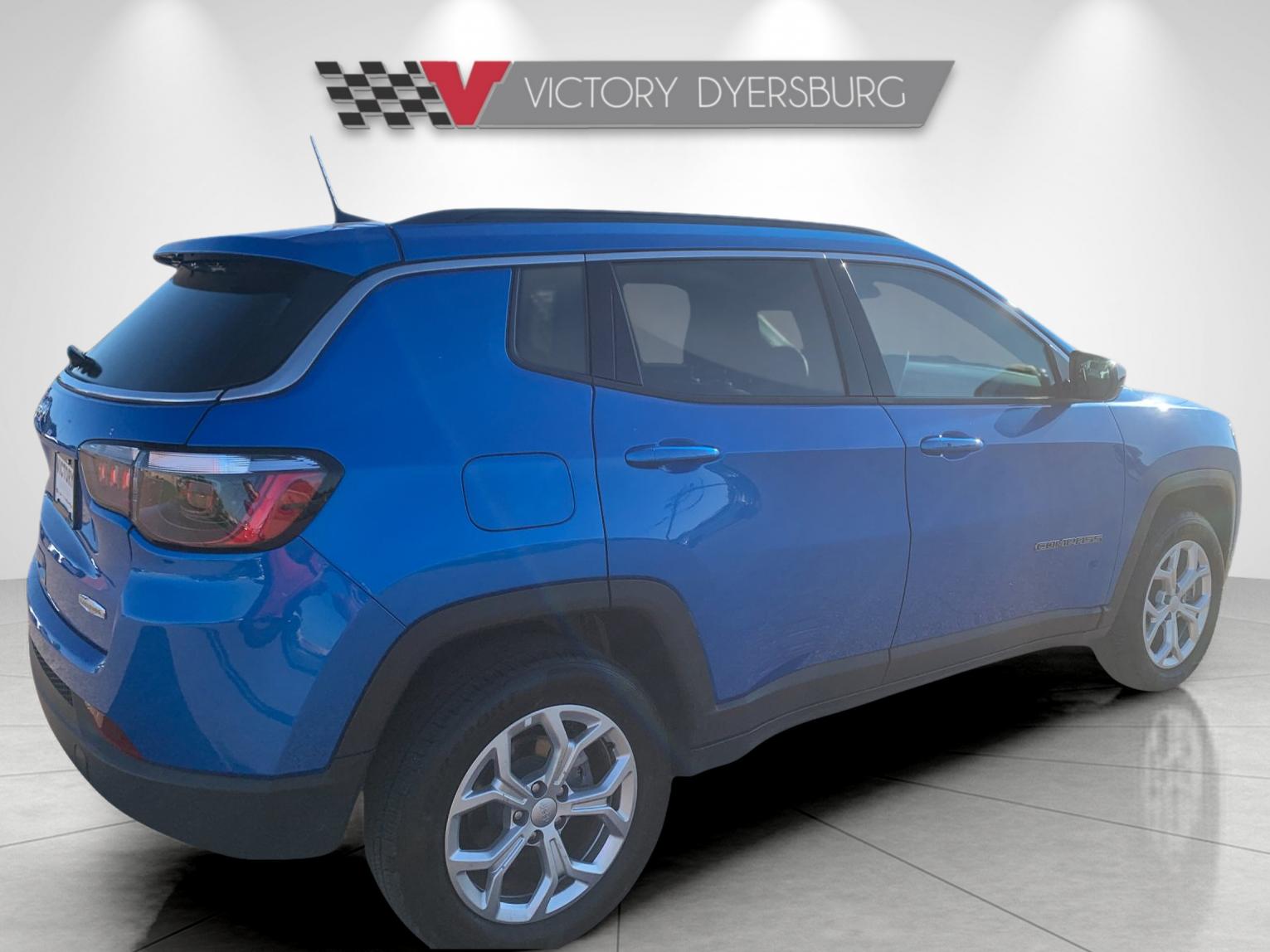 Used 2024 Blue Jeep Latitude image 4