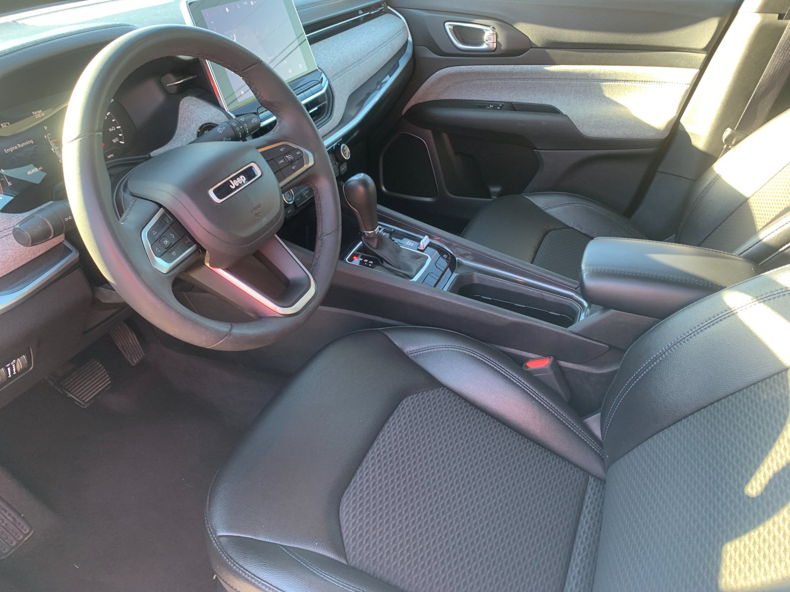 Used 2024 Blue Jeep Latitude image 12