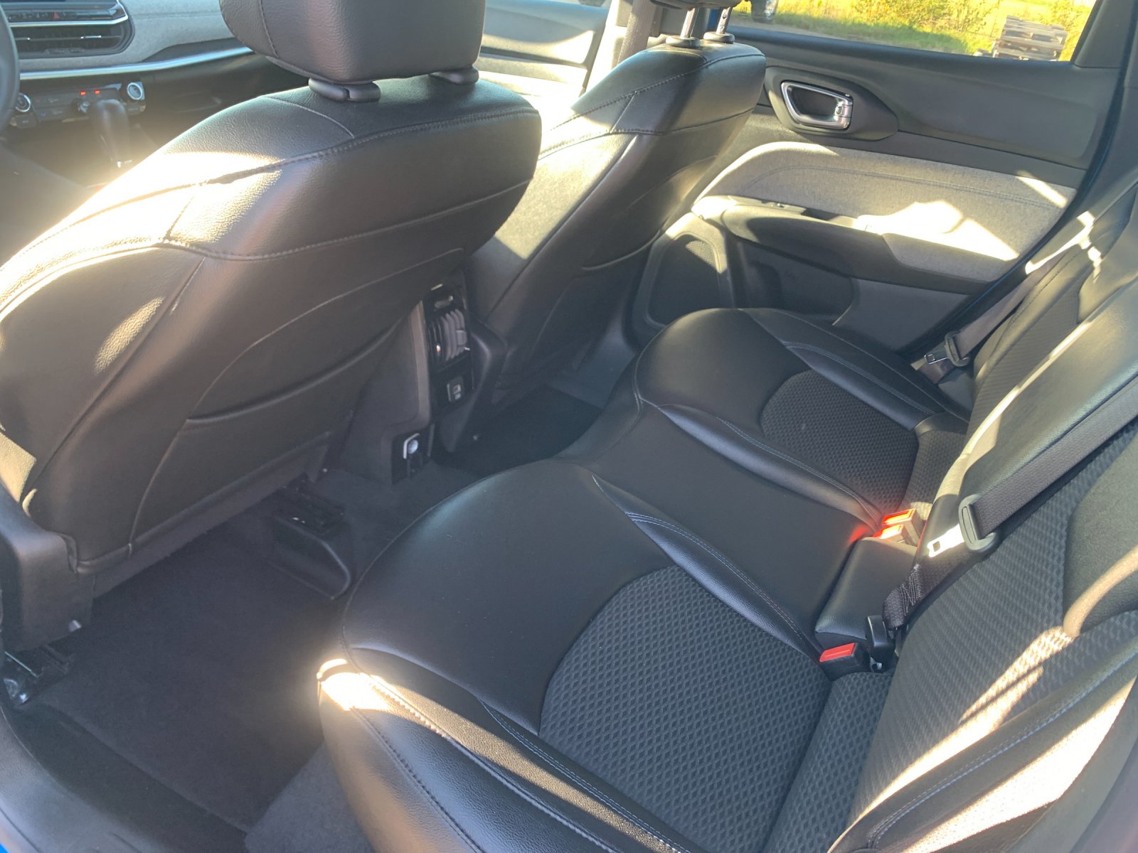 Used 2024 Blue Jeep Latitude image 15
