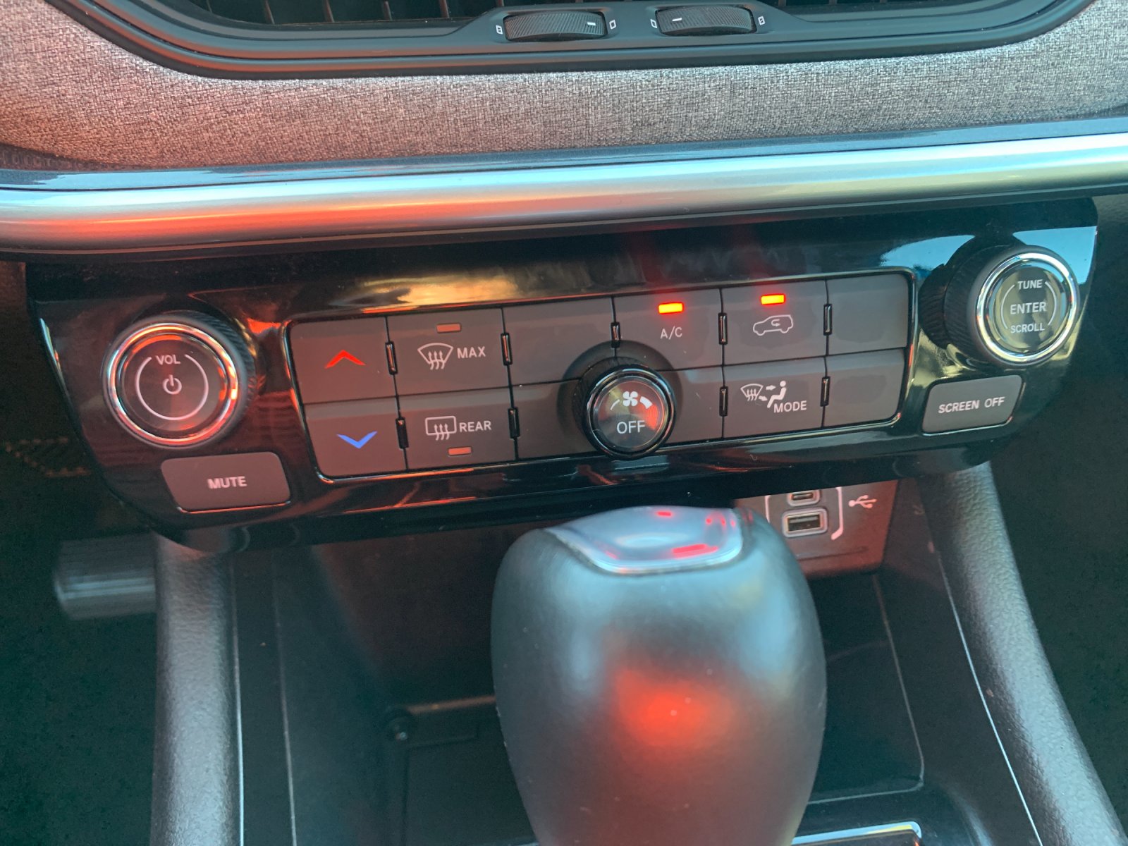 Used 2024 Blue Jeep Latitude image 25