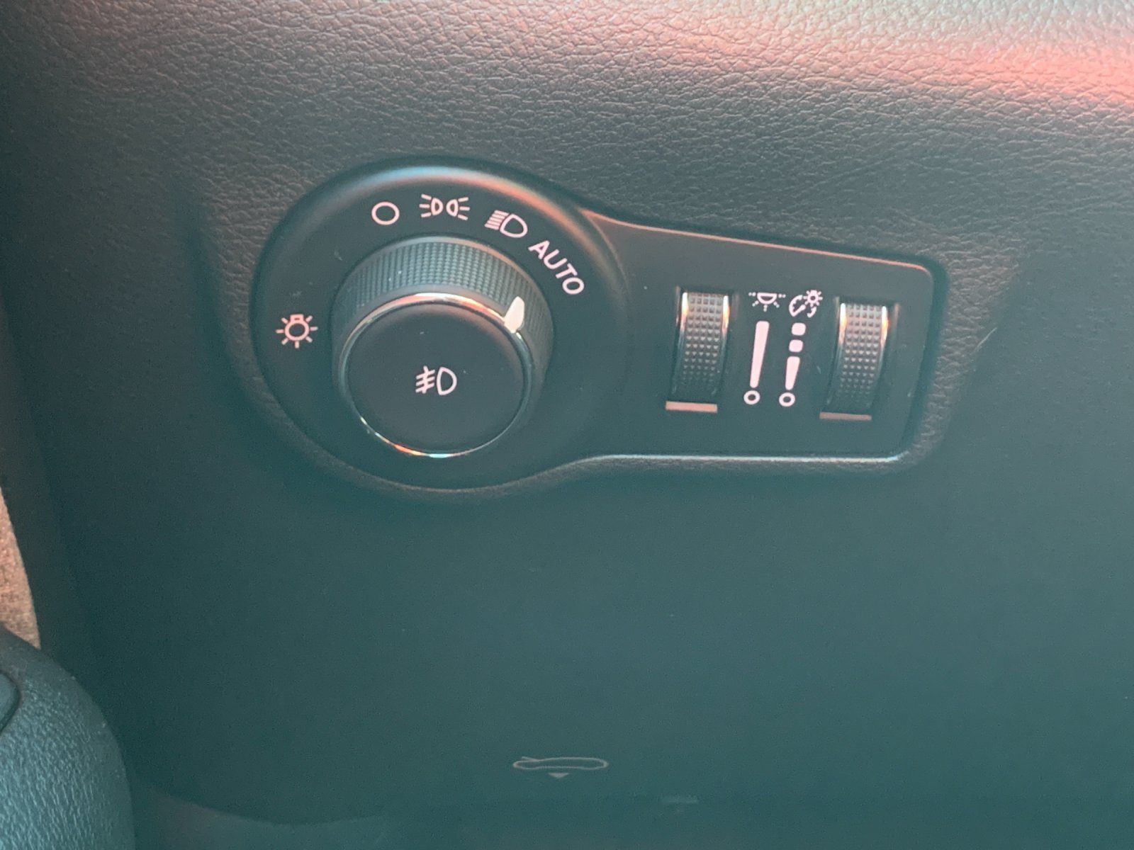 Used 2024 Blue Jeep Latitude image 33