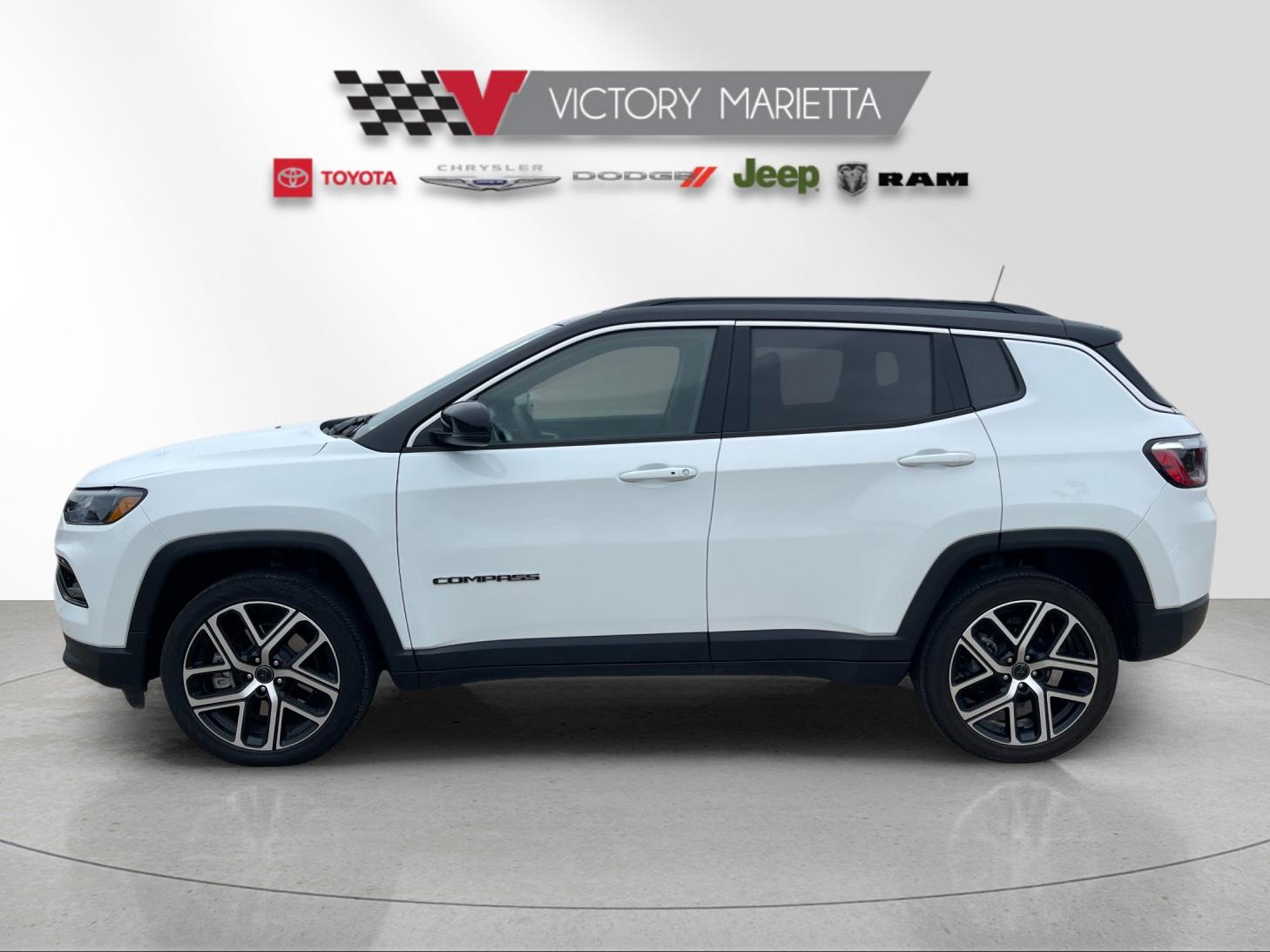 Used 2025 White Jeep Limited image 2