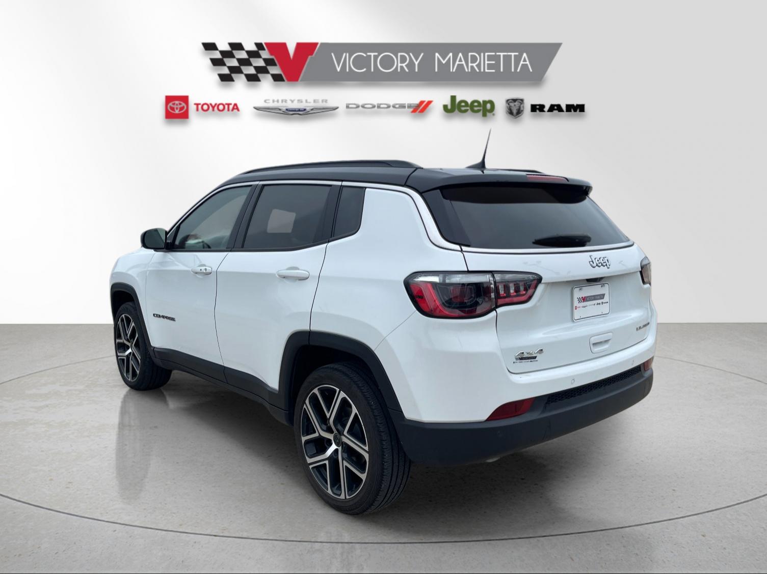 Used 2025 White Jeep Limited image 3