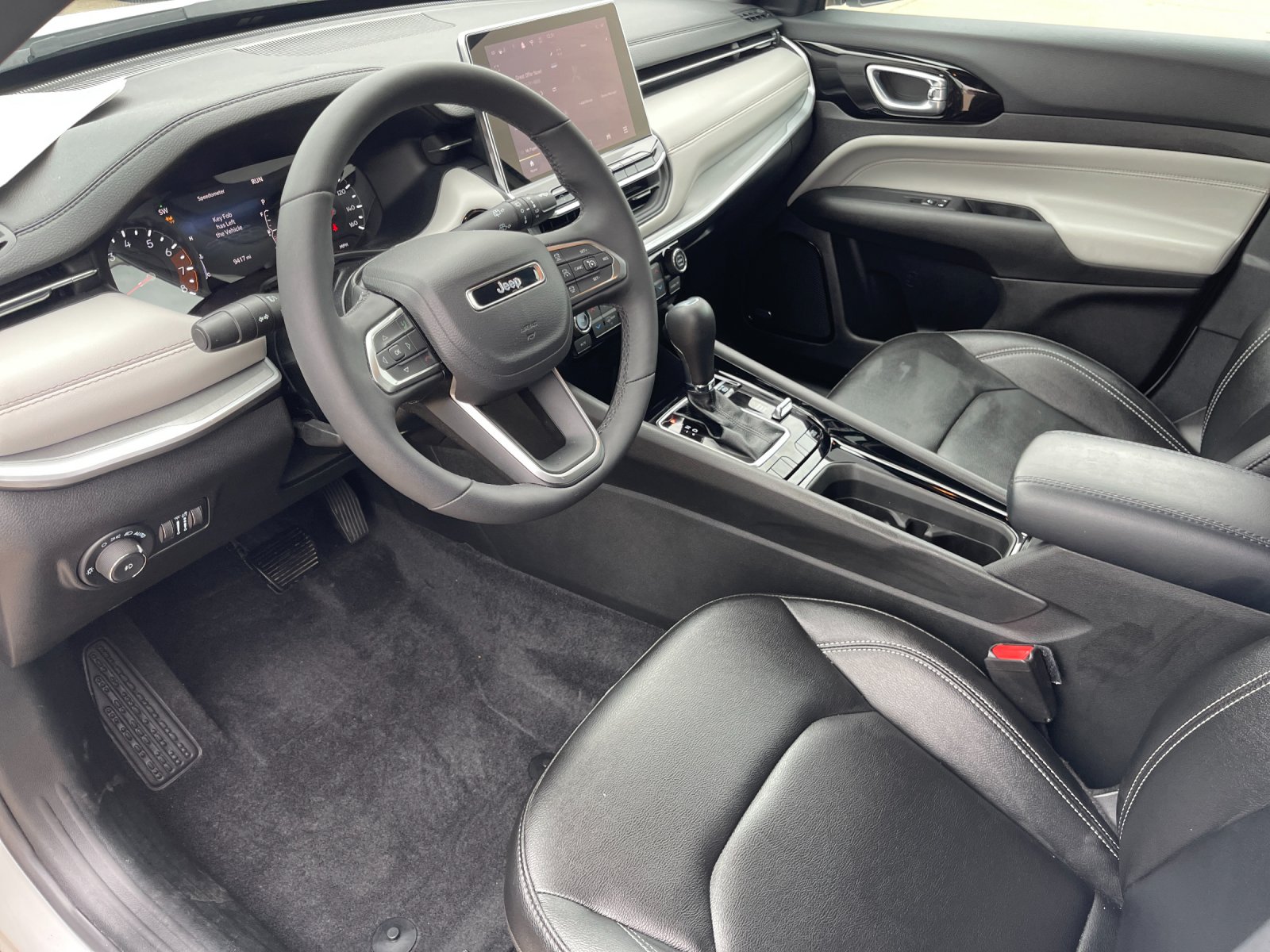 Used 2025 White Jeep Limited image 10