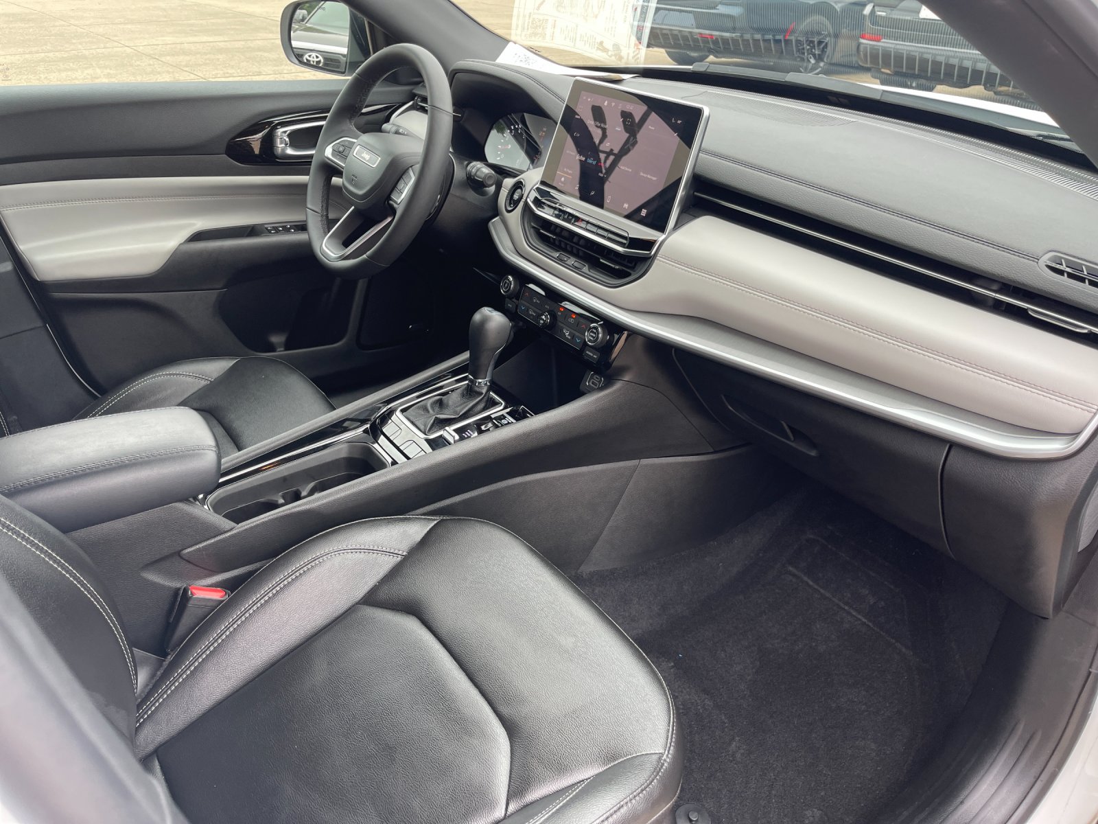 Used 2025 White Jeep Limited image 17