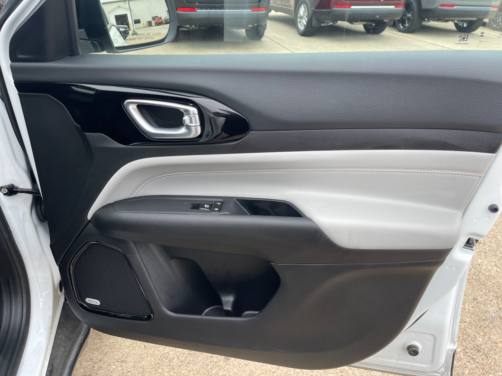 Used 2025 White Jeep Limited image 19