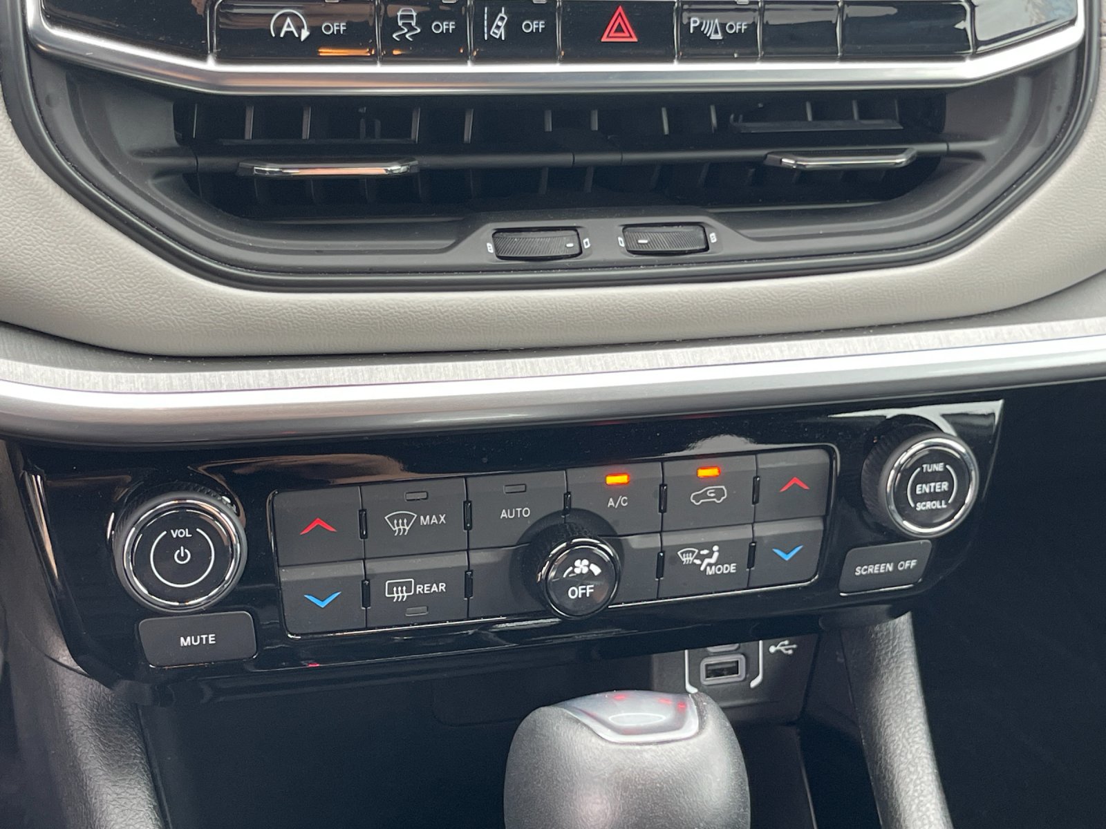 Used 2025 White Jeep Limited image 22
