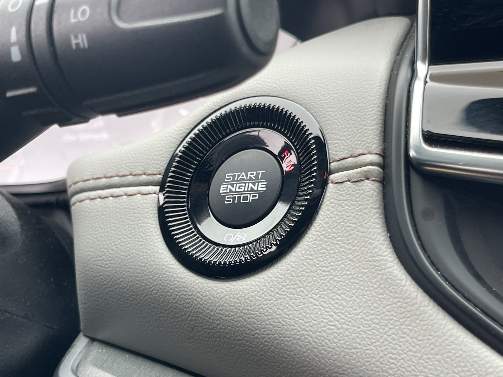 Used 2025 White Jeep Limited image 24