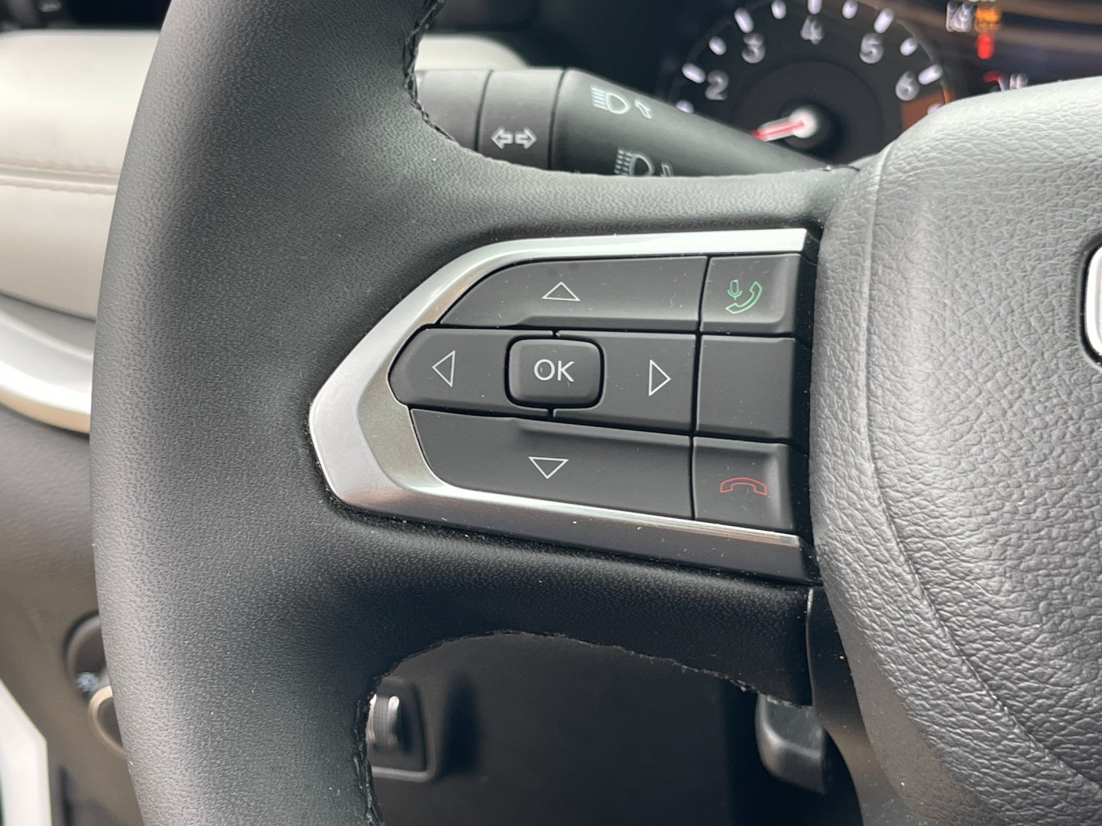 Used 2025 White Jeep Limited image 26