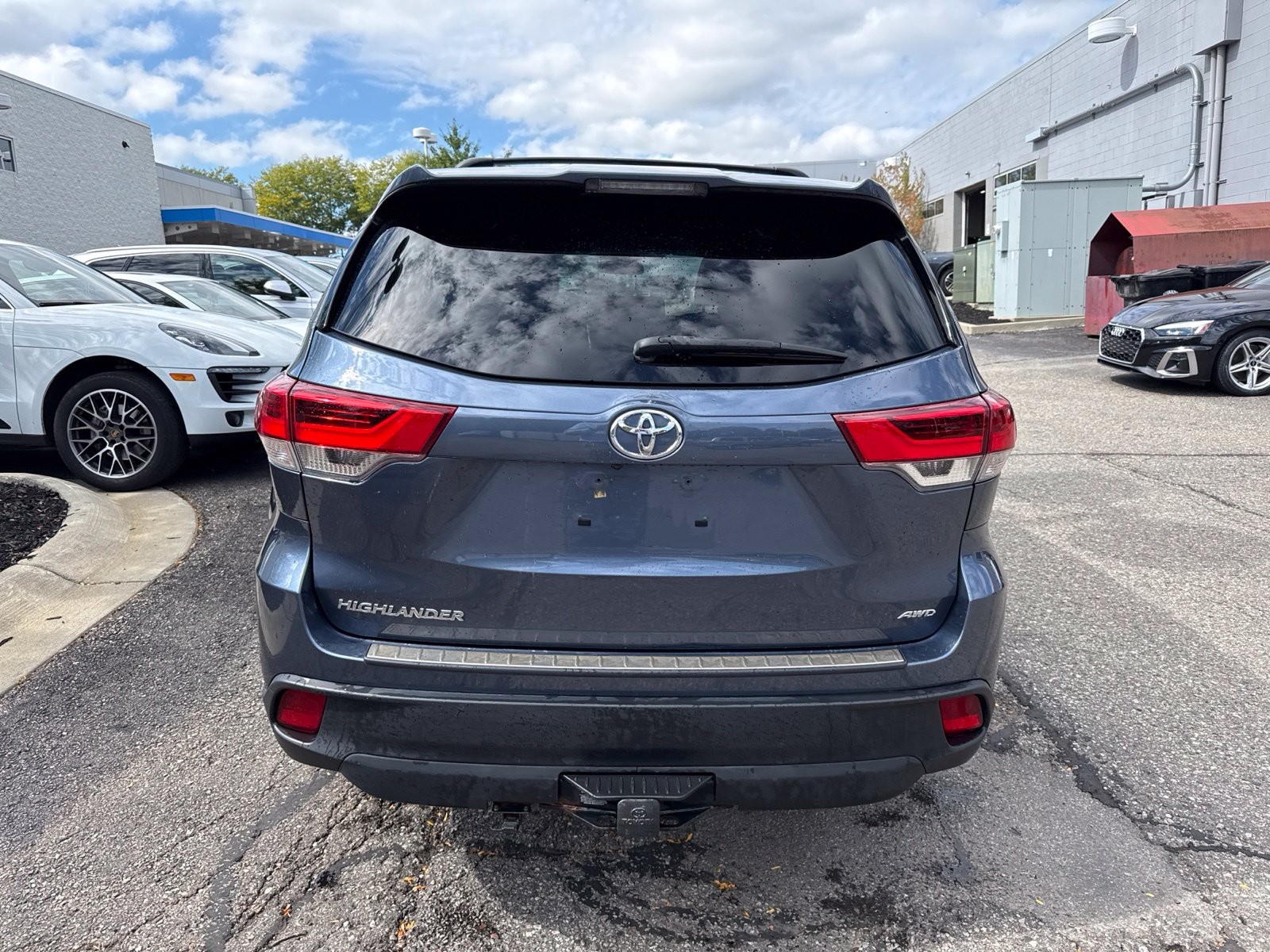Used 2019 Shoreline Mist Toyota LE image 6