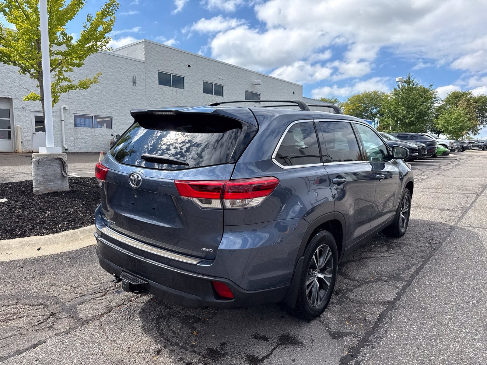 Used 2019 Shoreline Mist Toyota LE image 7