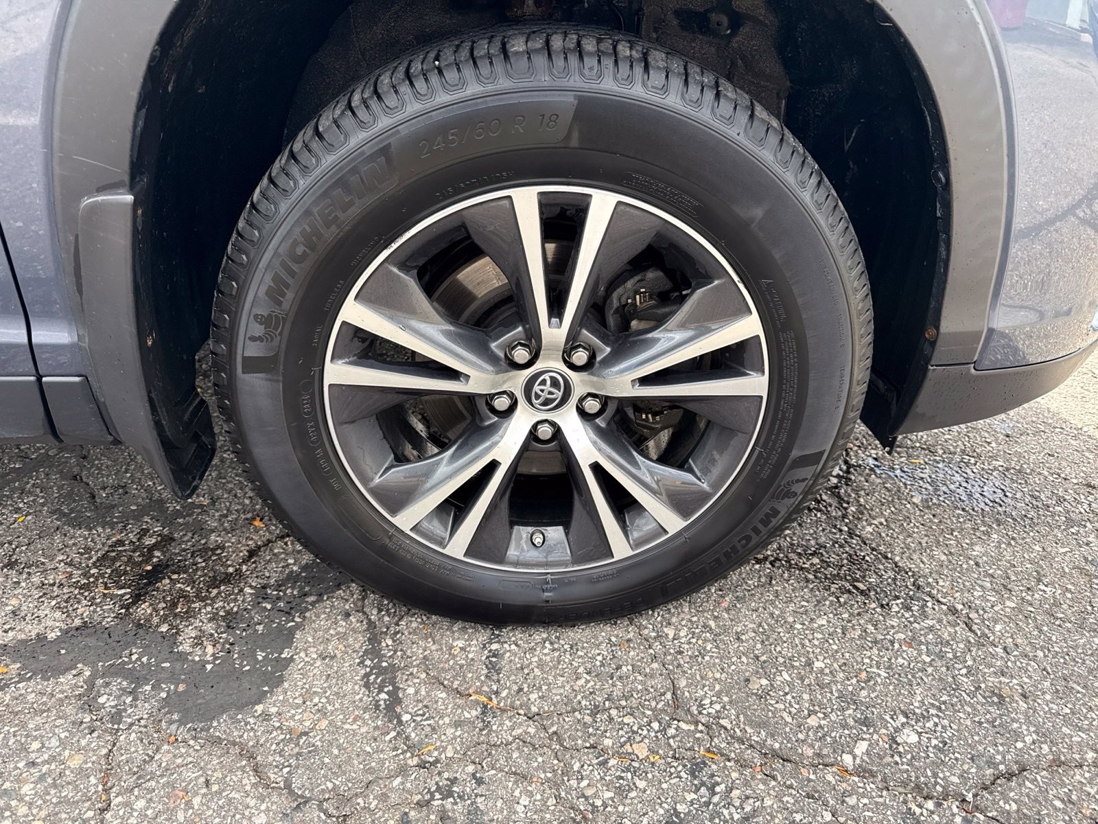 Used 2019 Shoreline Mist Toyota LE image 10