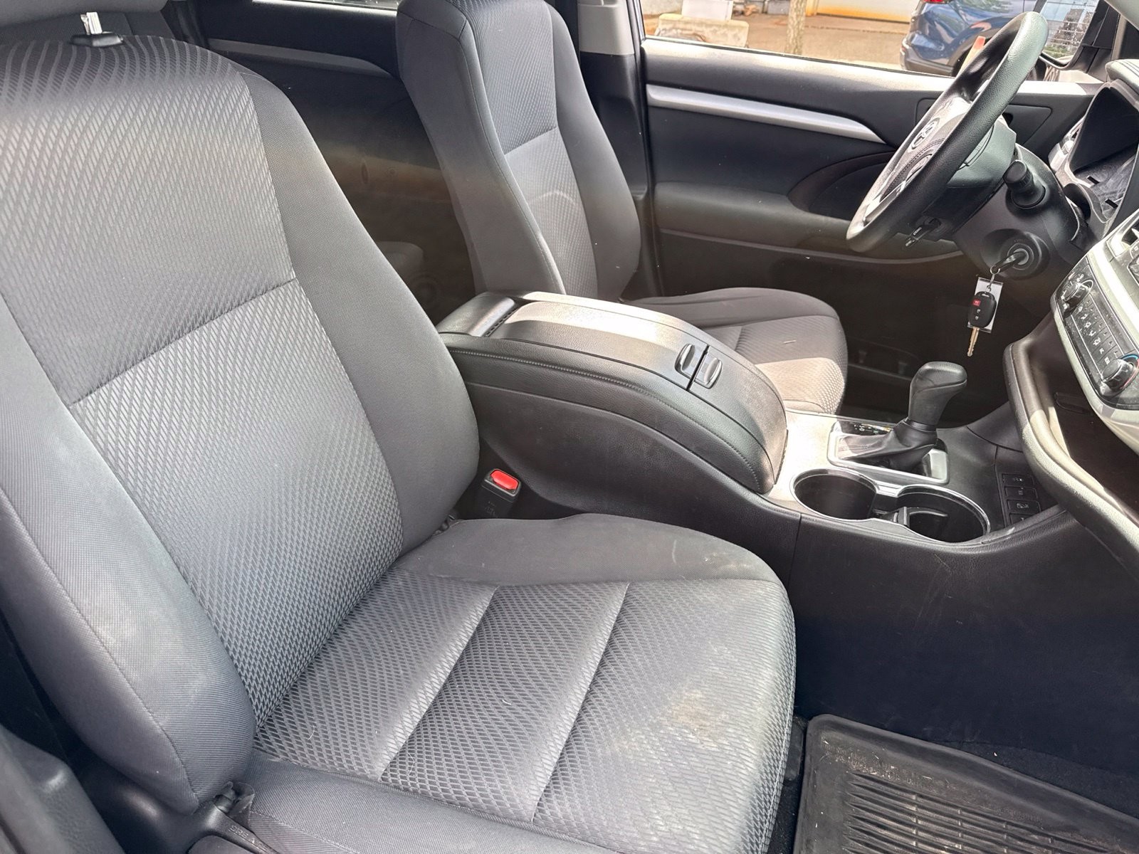 Used 2019 Shoreline Mist Toyota LE image 18
