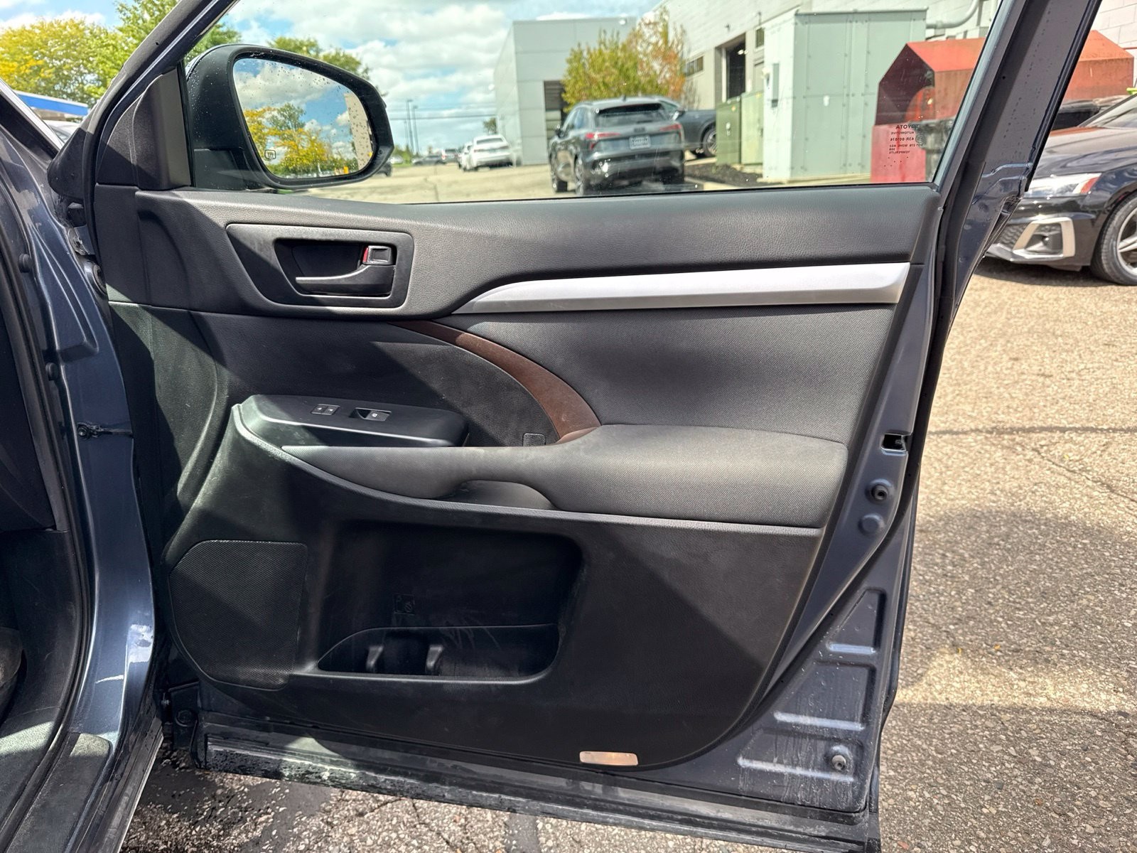 Used 2019 Shoreline Mist Toyota LE image 20