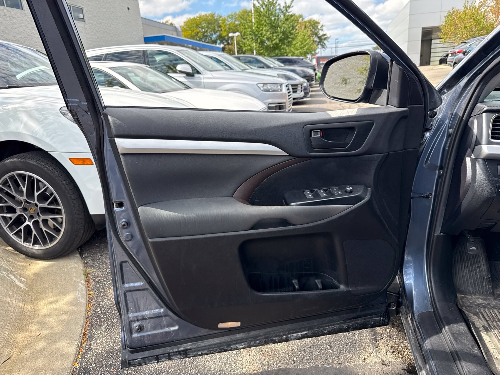 Used 2019 Shoreline Mist Toyota LE image 21