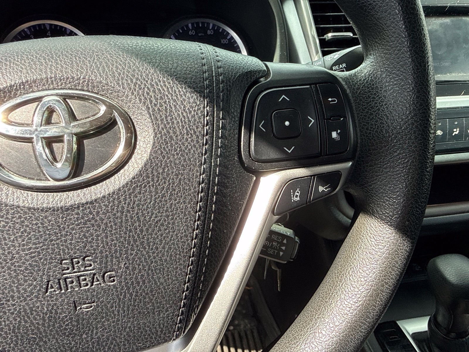 Used 2019 Shoreline Mist Toyota LE image 28