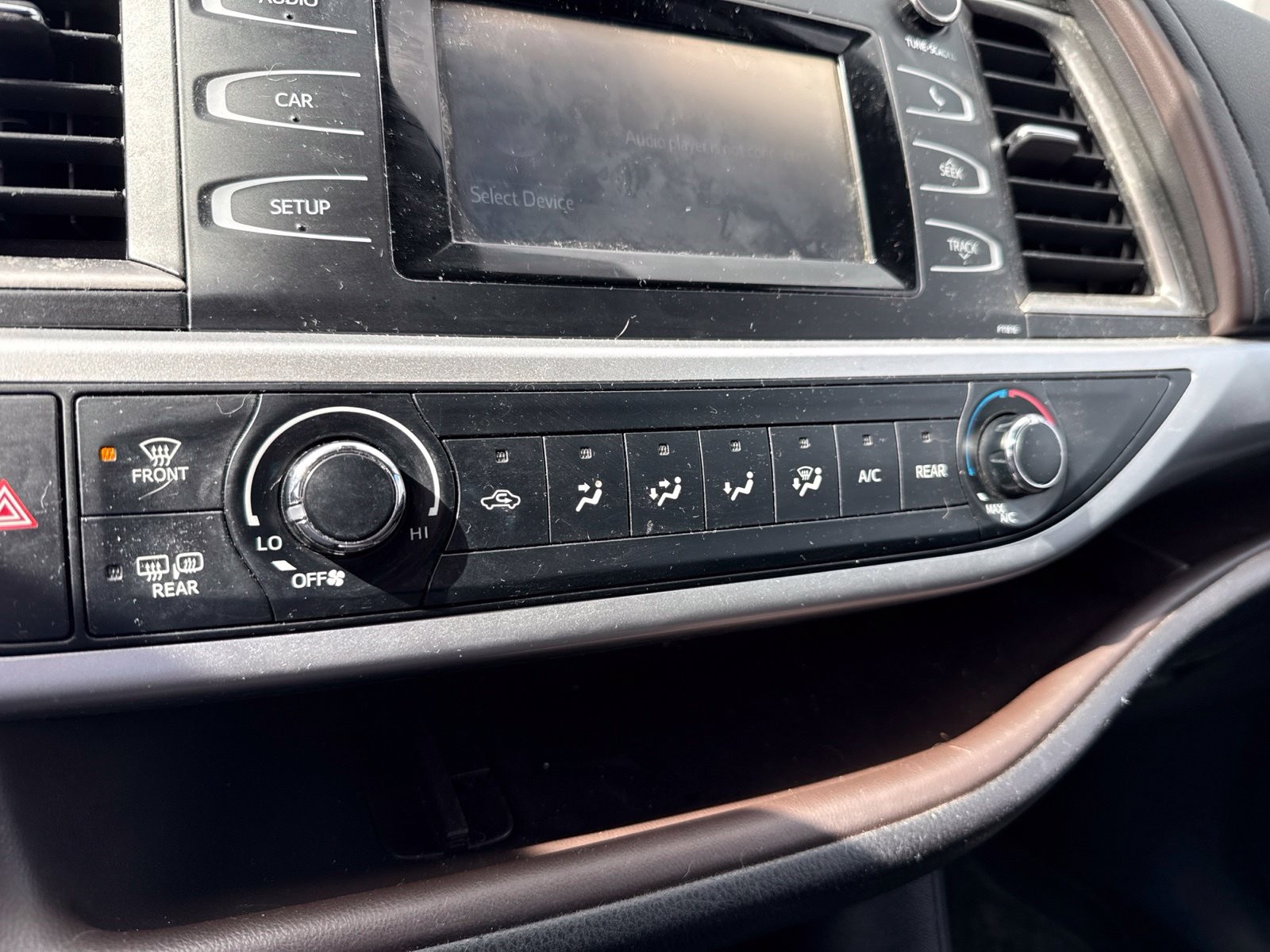 Used 2019 Shoreline Mist Toyota LE image 31