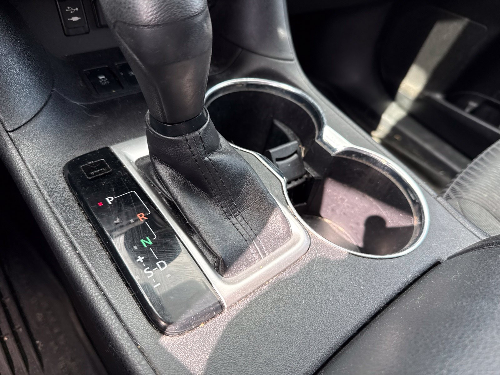 Used 2019 Shoreline Mist Toyota LE image 32