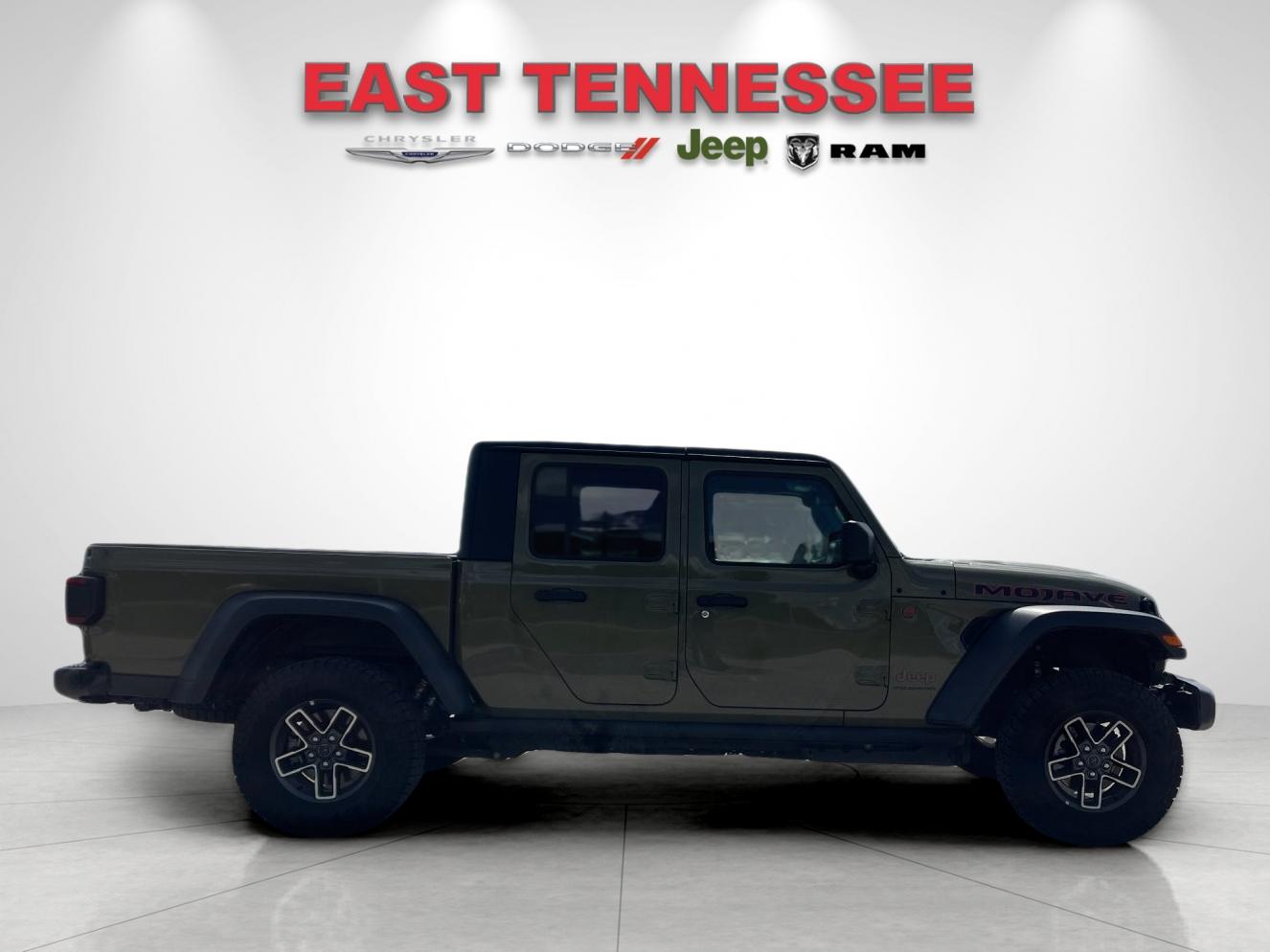 Used 2026  Jeep Mojave image 2