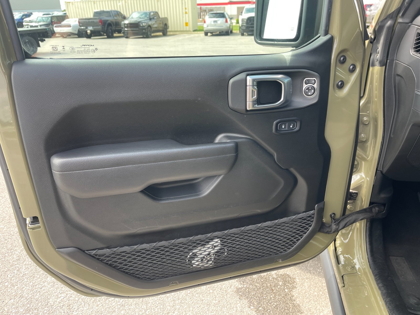 Used 2026  Jeep Mojave image 11