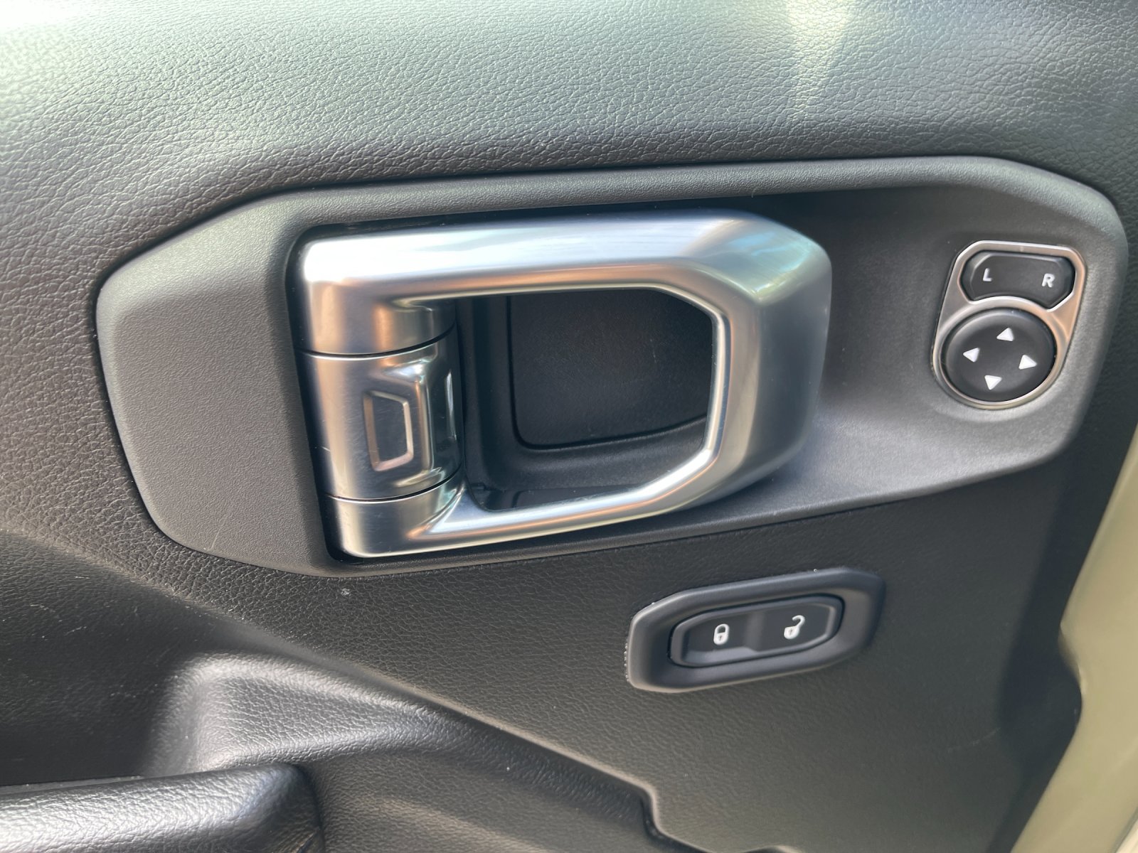 Used 2026  Jeep Mojave image 12