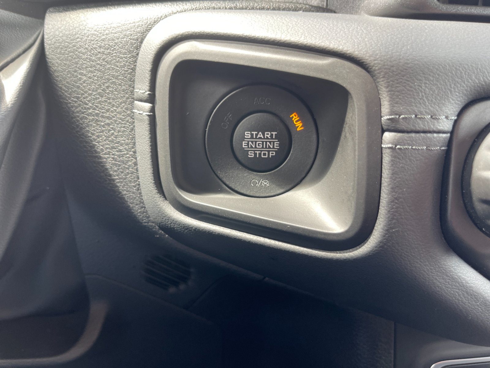 Used 2026  Jeep Mojave image 24