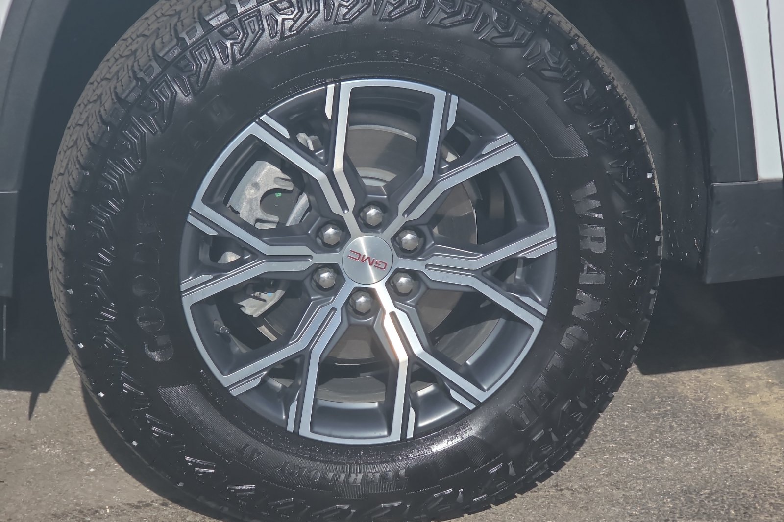 Used 2025 Summit White GMC AT4 image 25