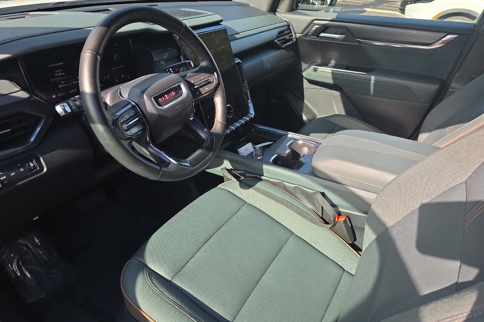 Used 2025 Summit White GMC AT4 image 11