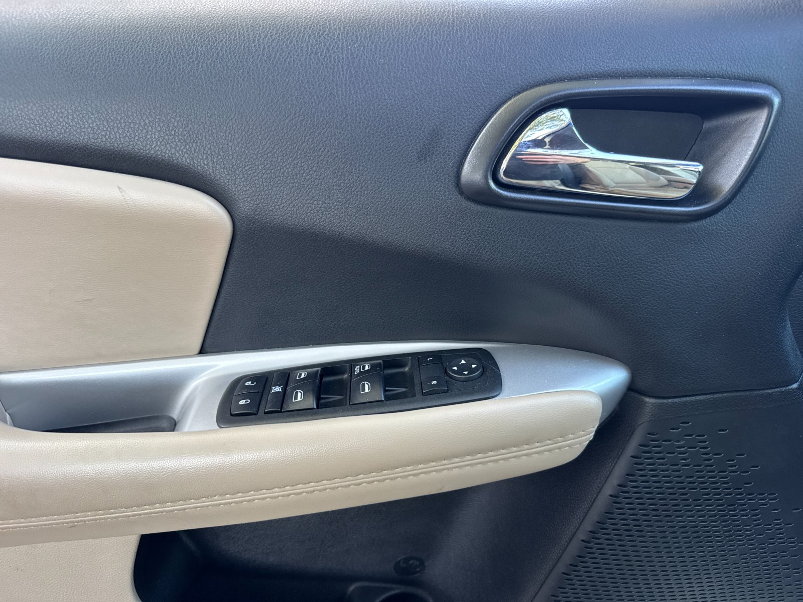 Used 2017 White Dodge SE image 10