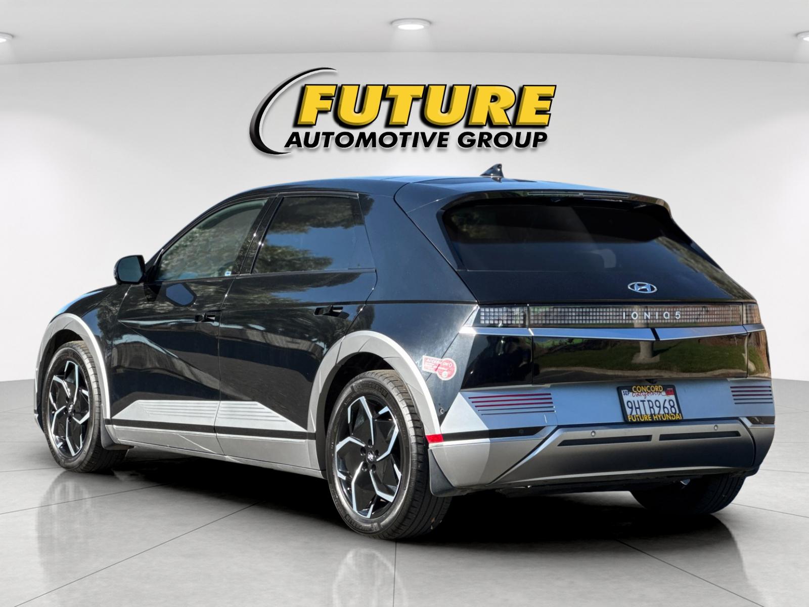 Used 2023 Black Hyundai Limited image 5
