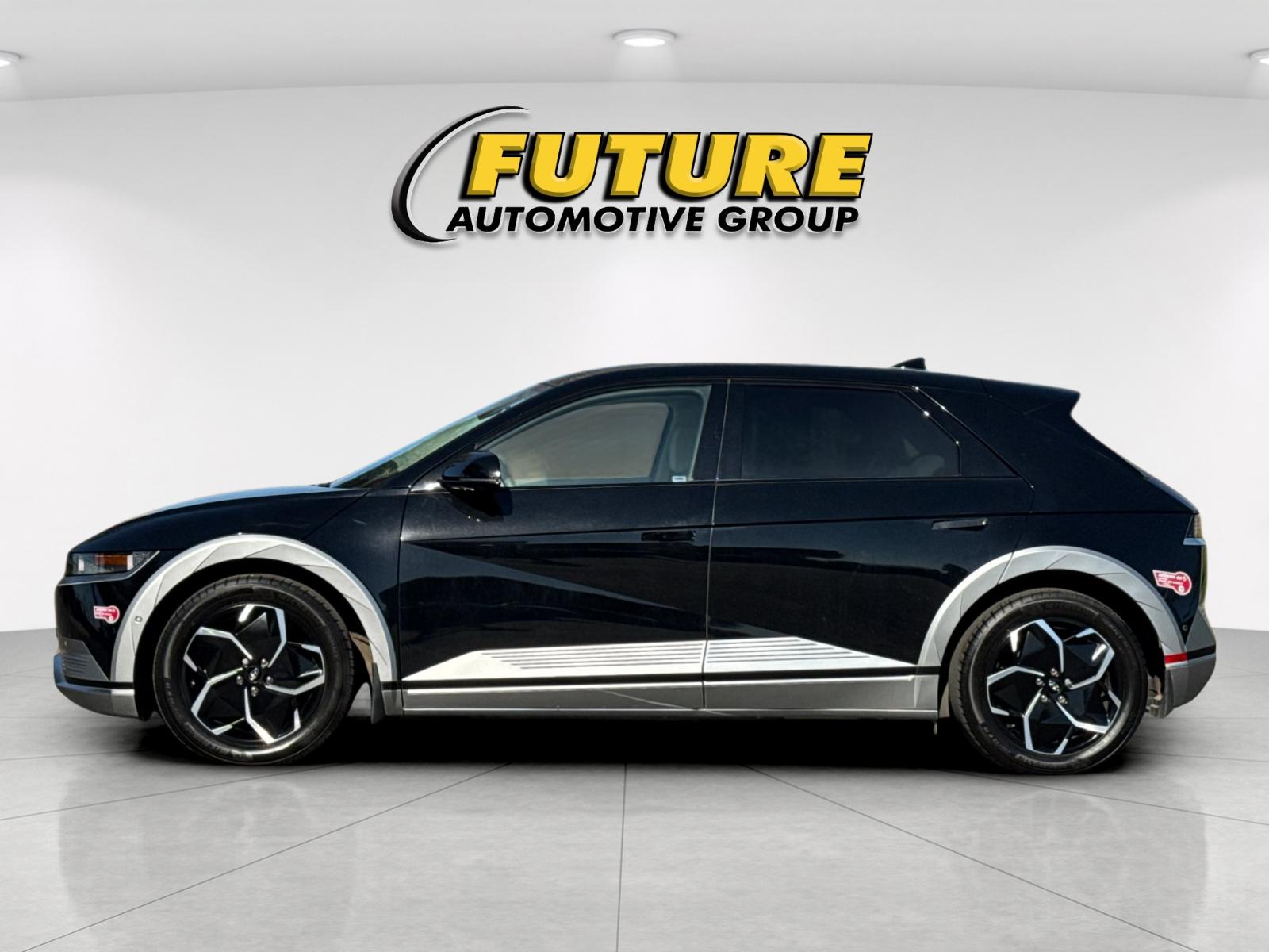 Used 2023 Black Hyundai Limited image 6