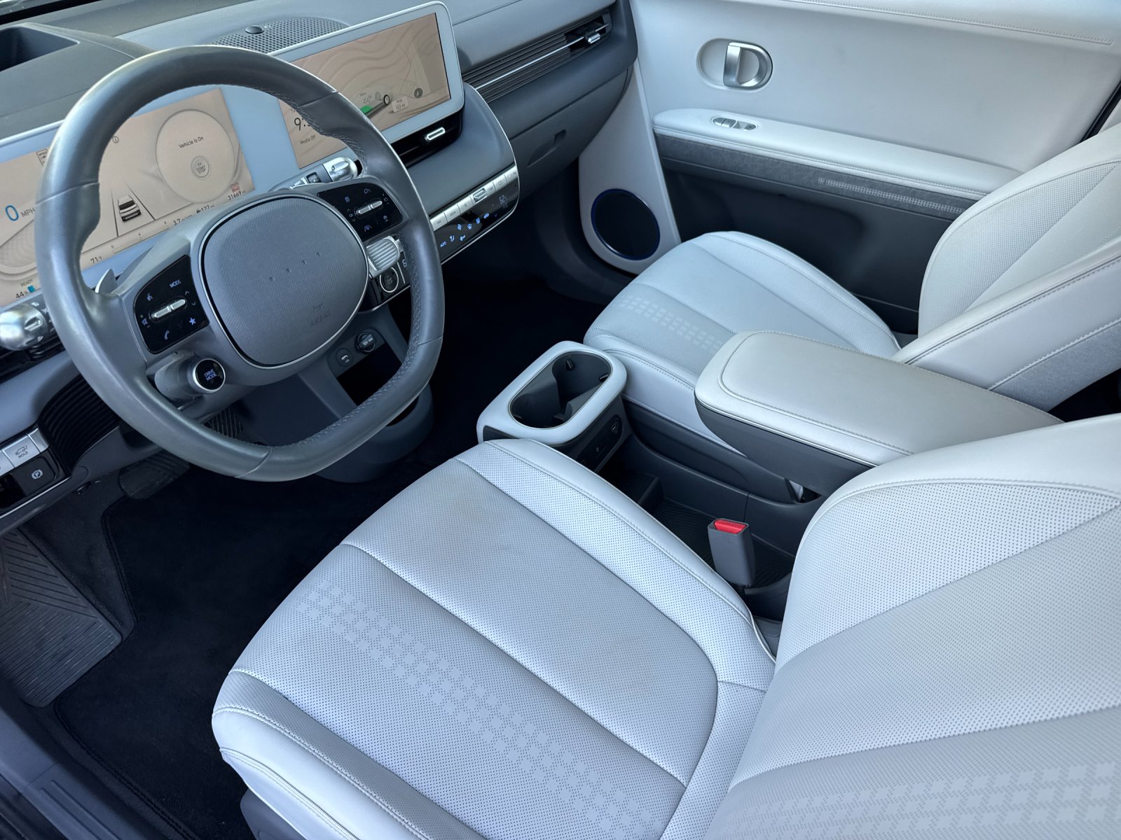 Used 2023 Black Hyundai Limited image 9