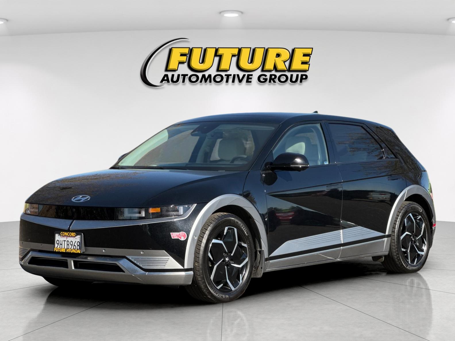 Used 2023 Black Hyundai Limited image 7