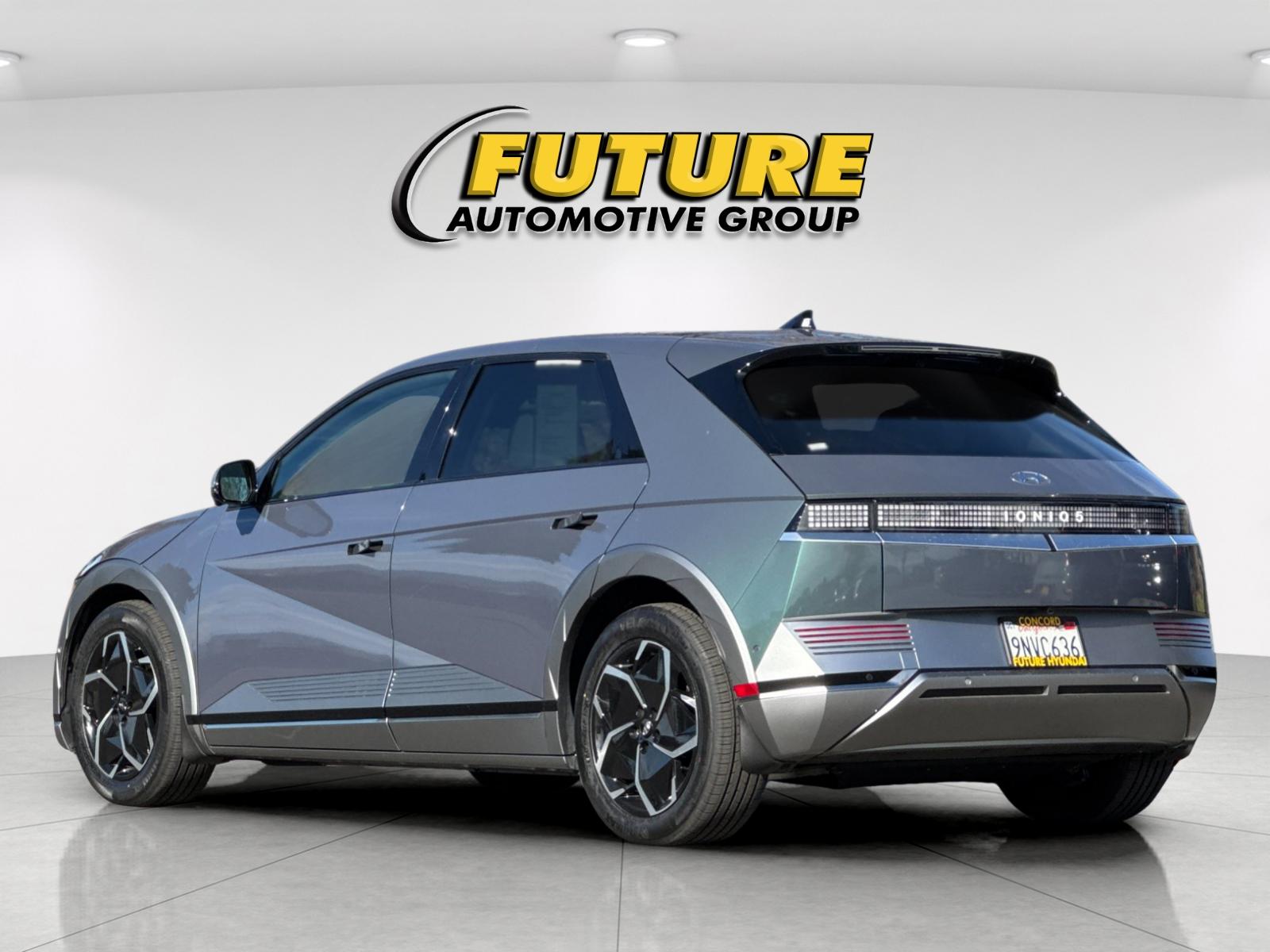 Used 2024 Green Hyundai Limited image 5