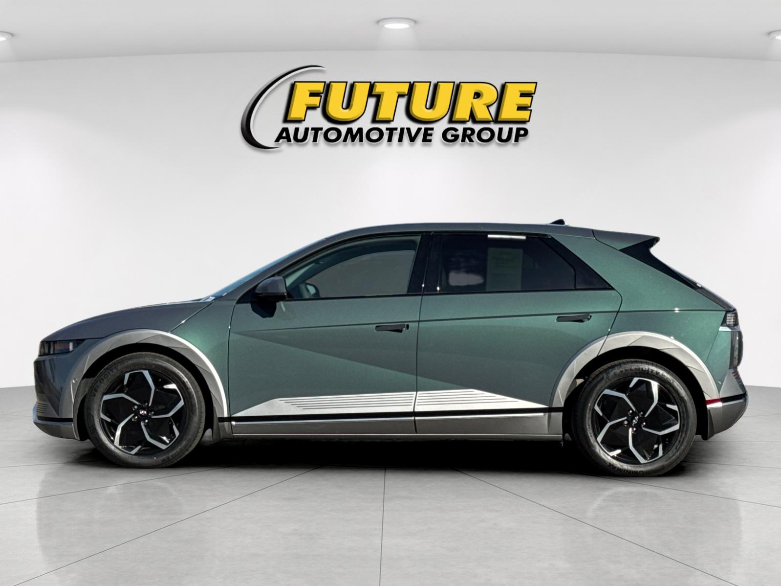 Used 2024 Green Hyundai Limited image 6