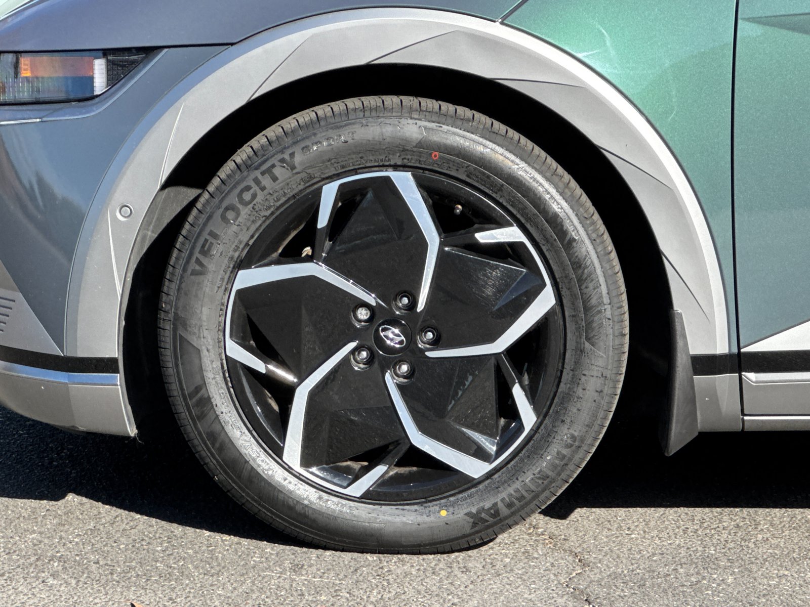 Used 2024 Green Hyundai Limited image 25