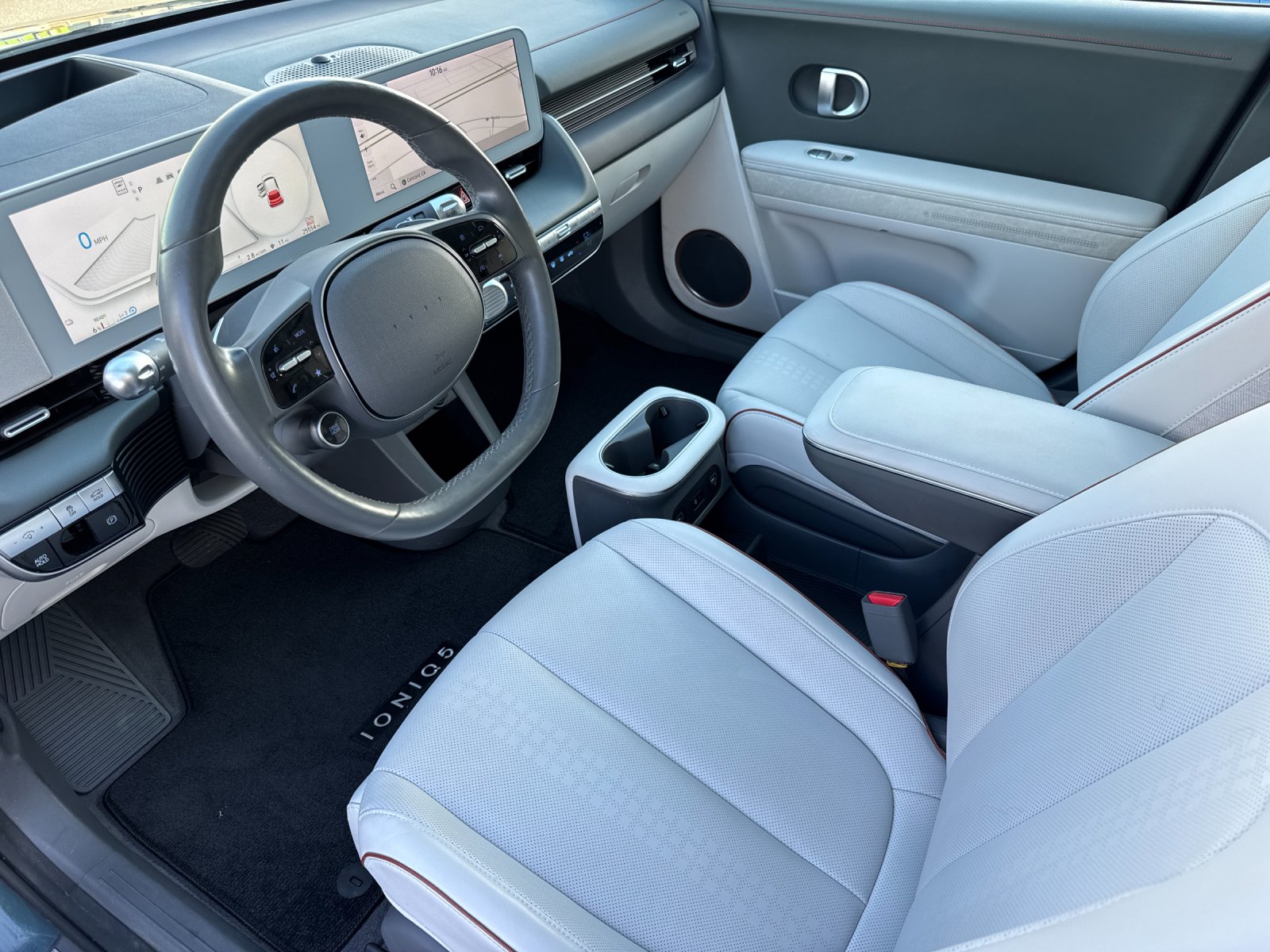 Used 2024 Green Hyundai Limited image 9